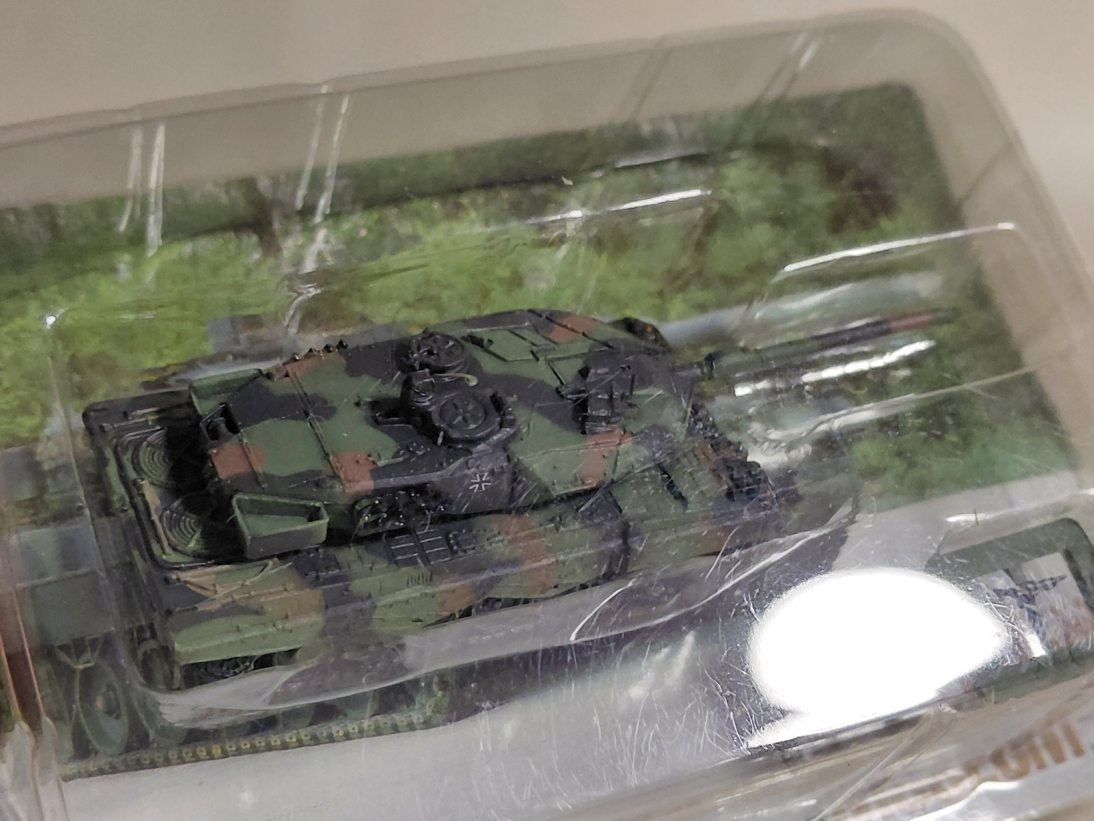 Takara 1/144 WTM World Tank Museum 06. #110 Leopard 2 A4 NATO Scheme