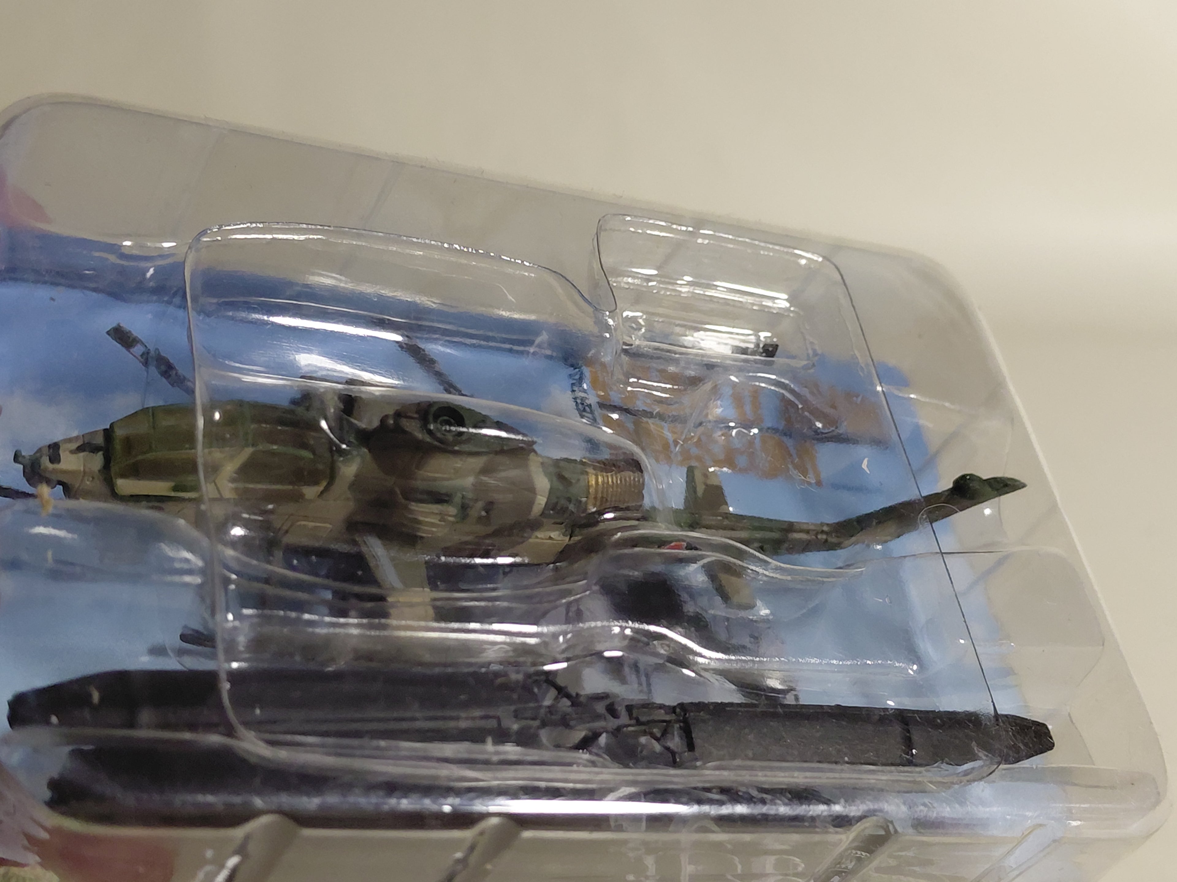 1/144 Takara WTM World Tank Museum Vol. 4 Ground Self-Defense Force Helicopter AH-1S Cobra Two-color Camouflage