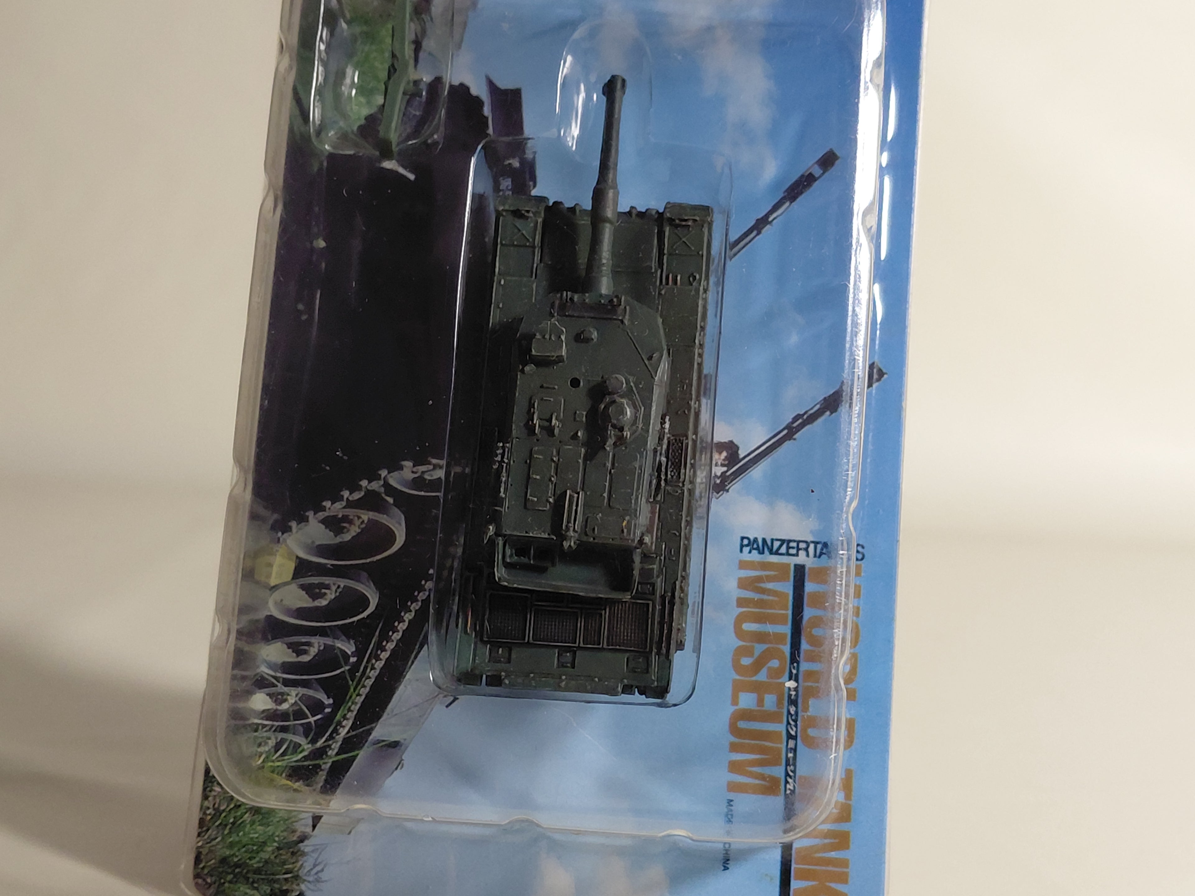1/144 Takara World Tank Museum 4 JGSDF Type 90 MBT GREEN