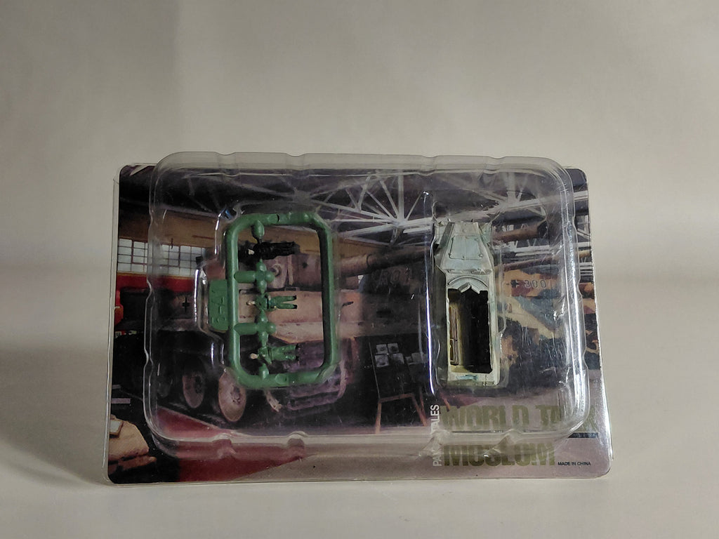 Panzertales World Tank Museum Wehrmacht Half Track Vehicle 1:144 3 Figures Winter camouflage.