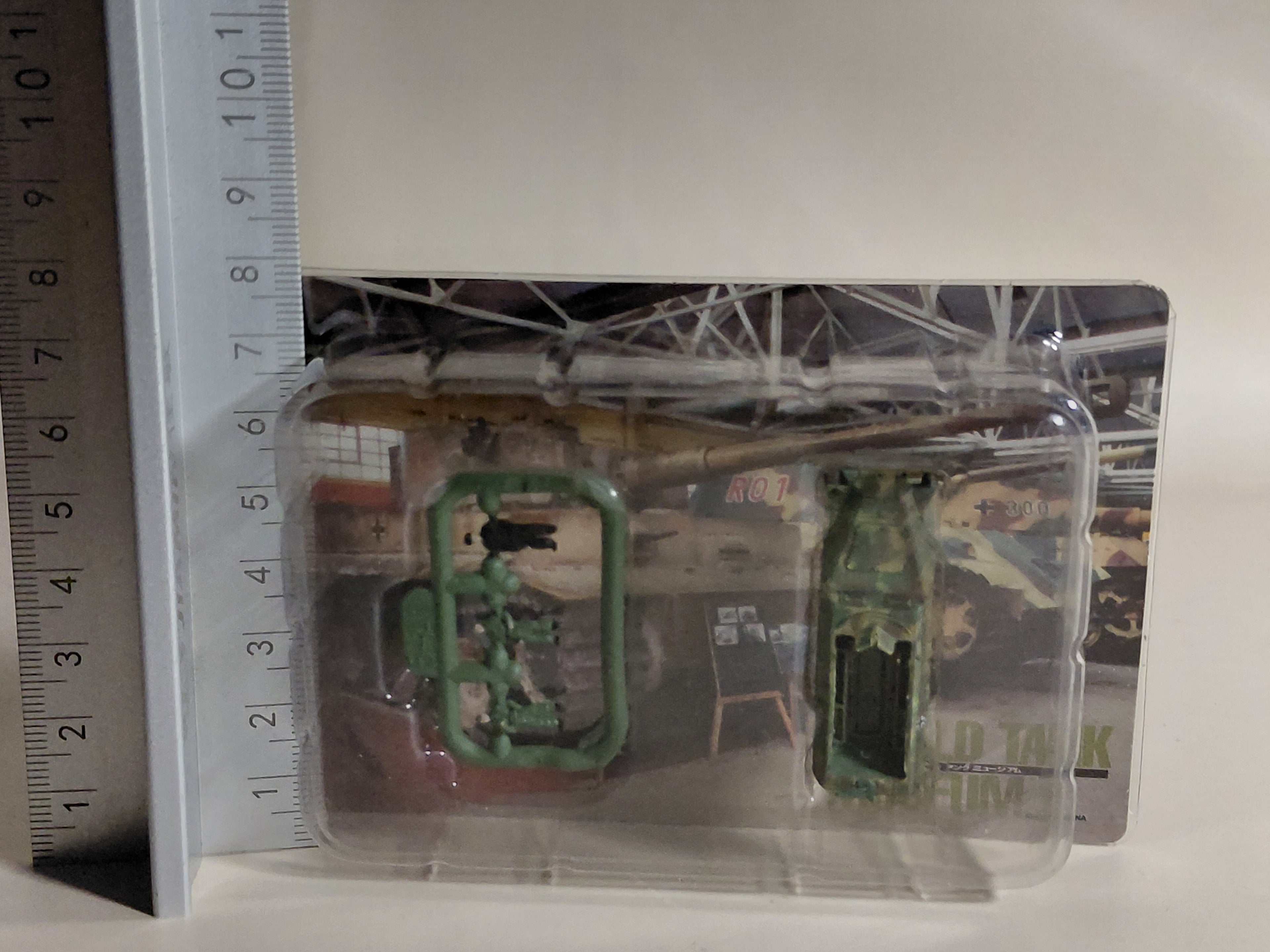 1/144 World Tank Museum Series 05-91 Germany Sd.Kfz. 251D Armored Half-track, 3-color camouflage, green base