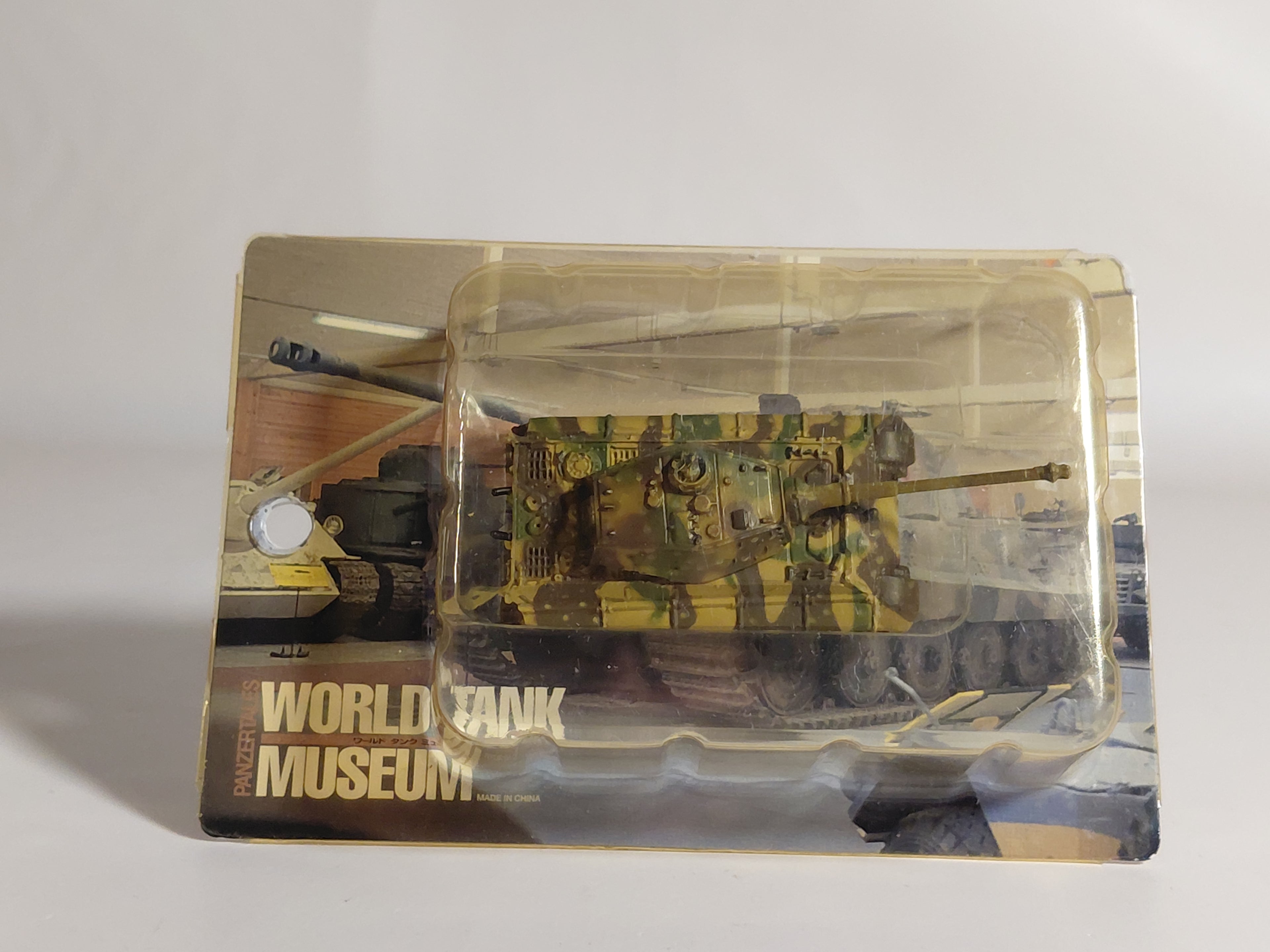 Takara 1/144 World Tank Museum 2 (36) " Tiger II Henschel (3-color camo) " A2-36