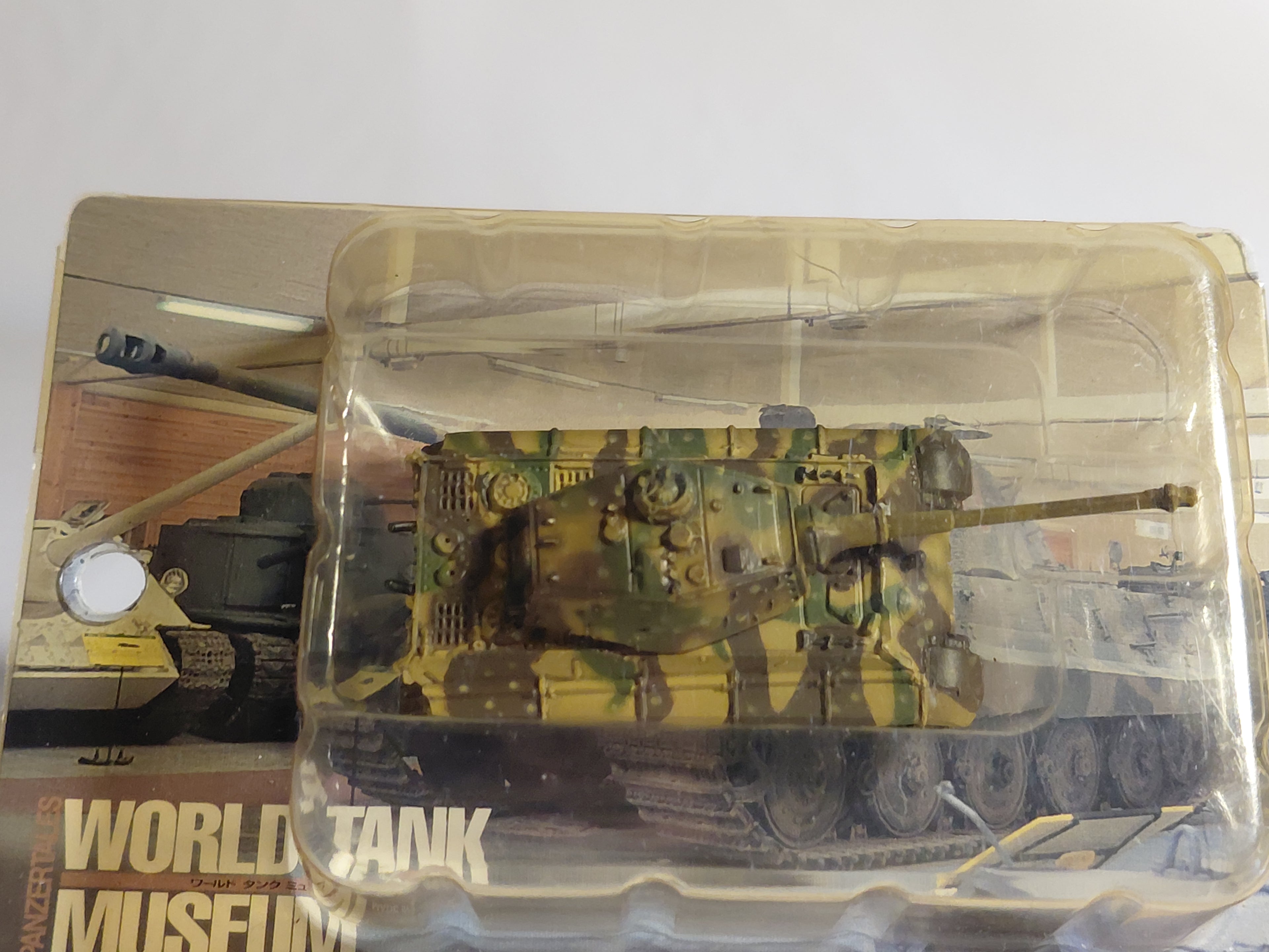 Takara 1/144 World Tank Museum 2 (36) " Tiger II Henschel (3-color camo) " A2-36