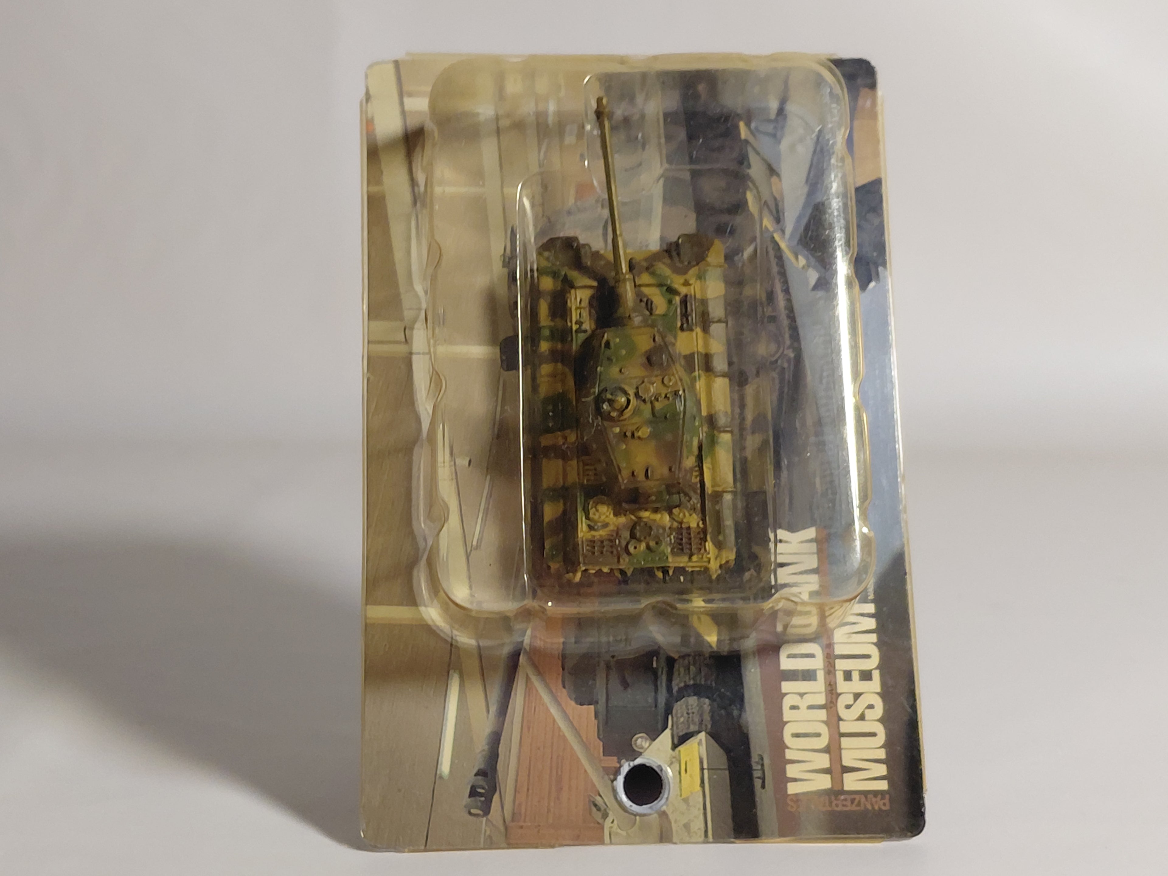 Takara 1/144 World Tank Museum 2 (36) " Tiger II Henschel (3-color camo) " A2-36