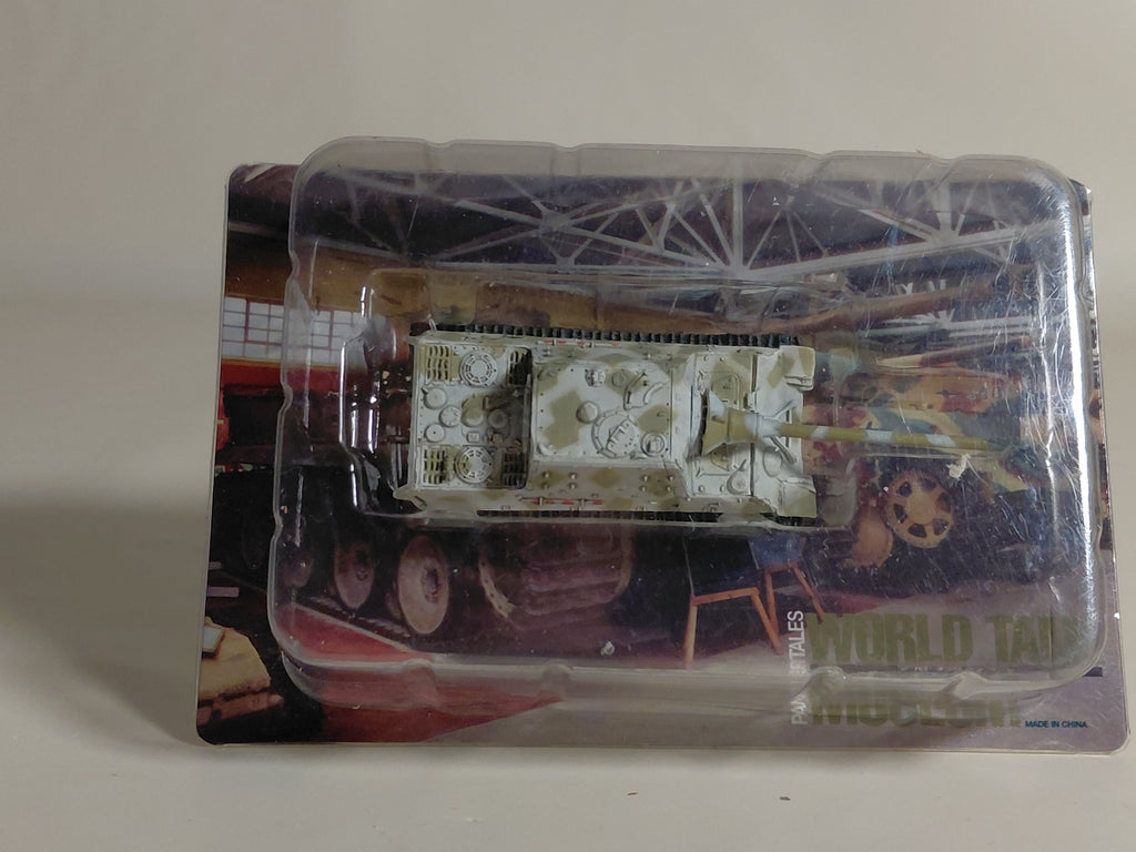Takara 1/144 World Tank Museum 5. German Jagdtiger. In Winter camouflage. (#89)