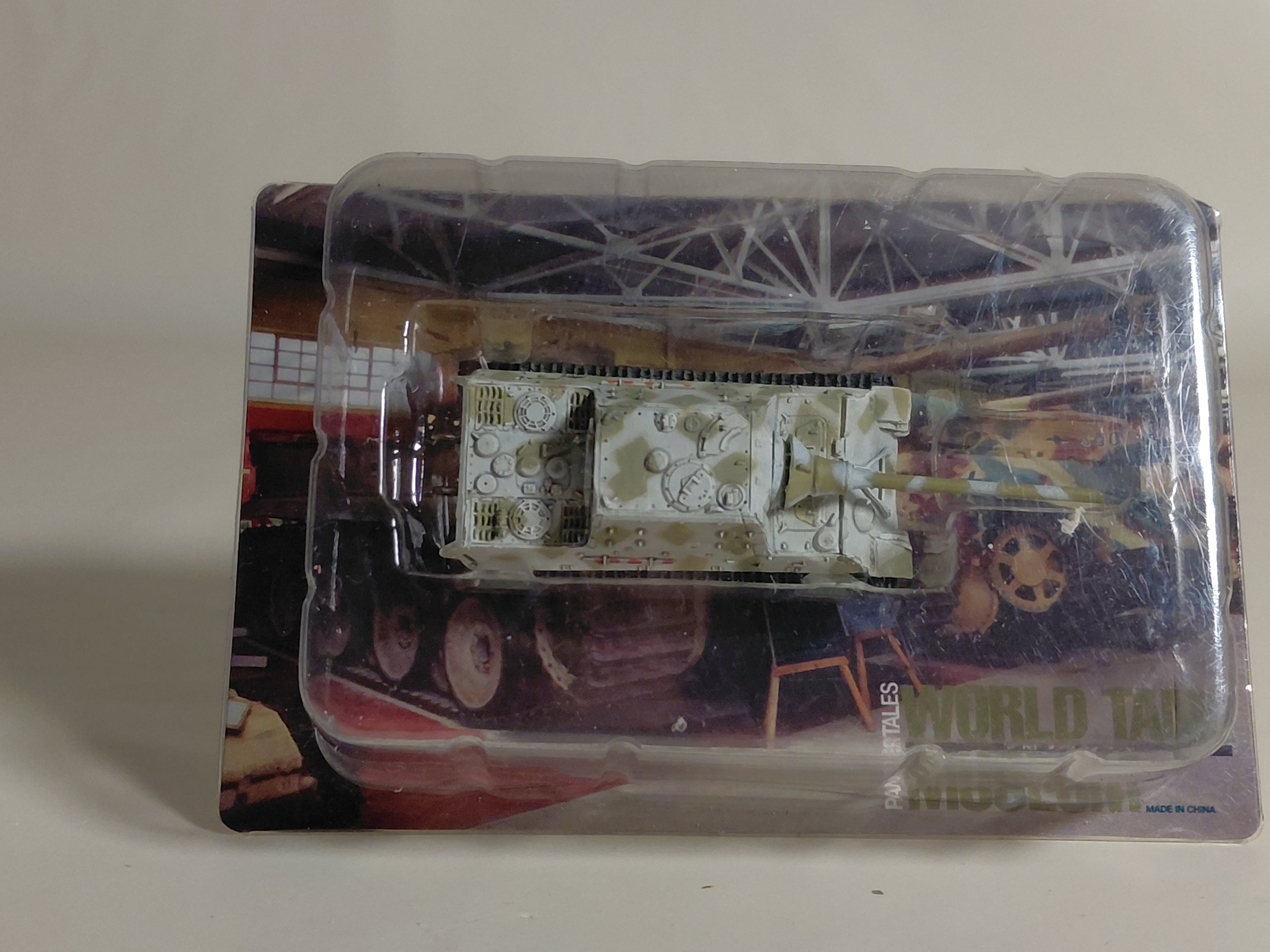 Takara 1/144 World Tank Museum 5. German Jagdtiger. In Winter camouflage. (#89)