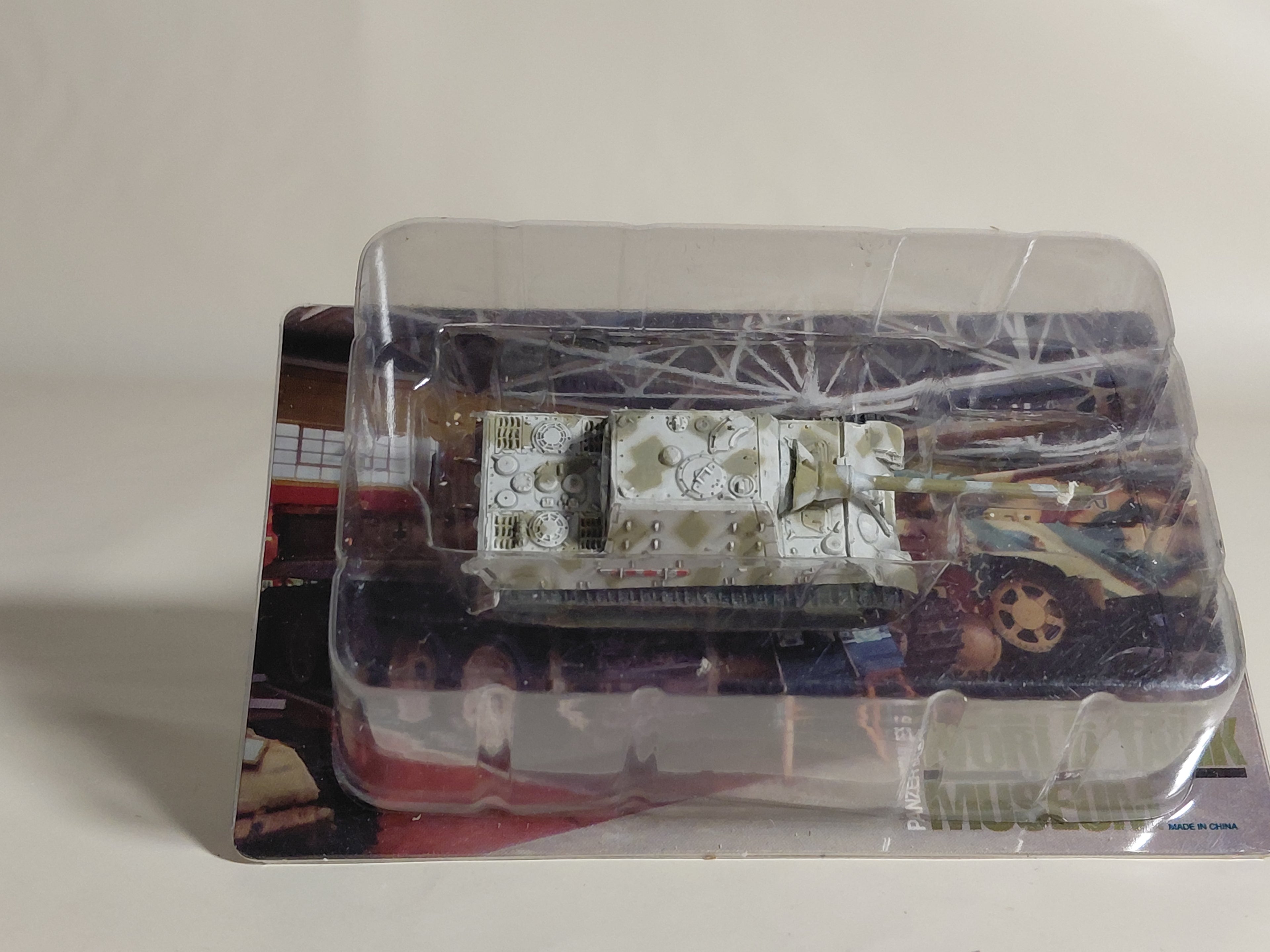 Takara 1/144 World Tank Museum 5. German Jagdtiger. In Winter camouflage. (#89)