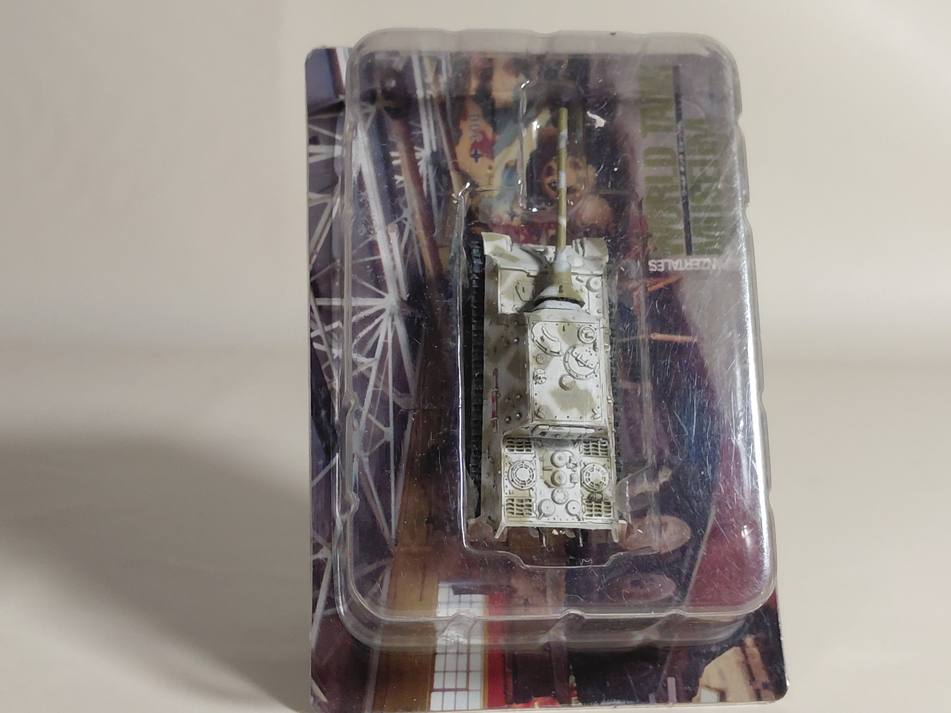 Takara 1/144 World Tank Museum 5. German Jagdtiger. In Winter camouflage. (#89)