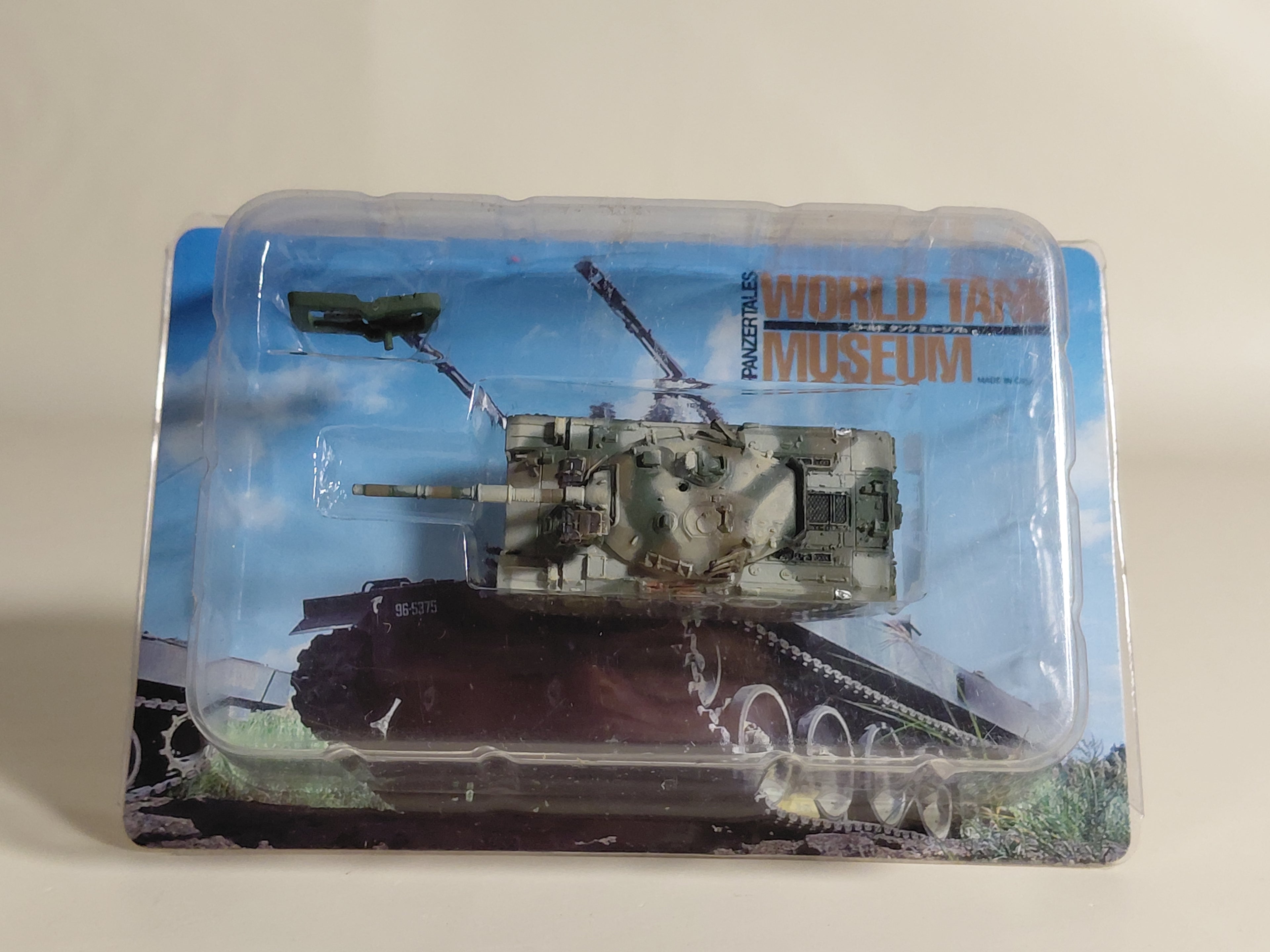 1/144 Takara WTM World Tank Museum Vol. 4 Ground Self-Defense Force Type 74 Tank Winter Camouflage