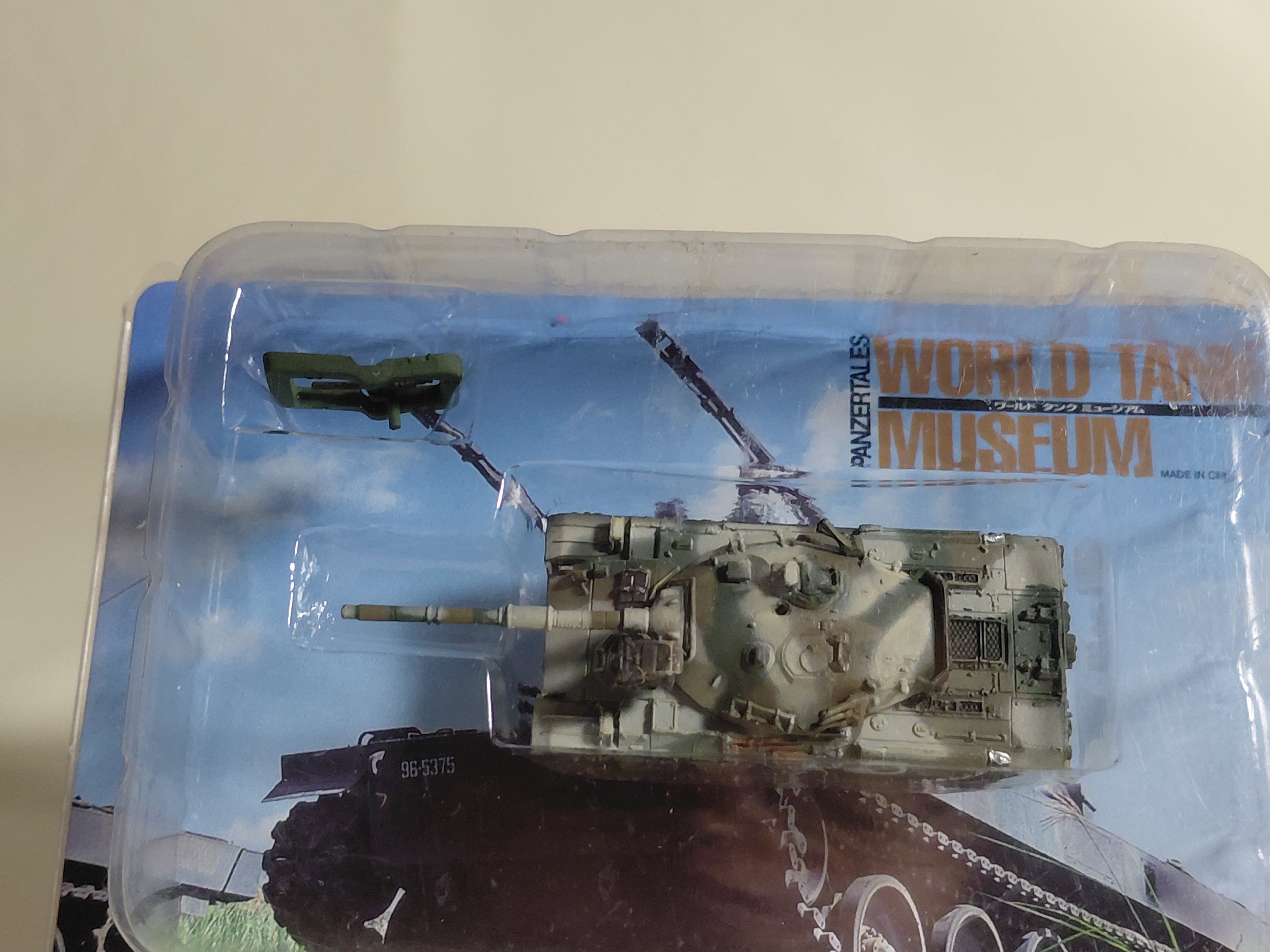 1/144 Takara WTM World Tank Museum Vol. 4 Ground Self-Defense Force Type 74 Tank Winter Camouflage