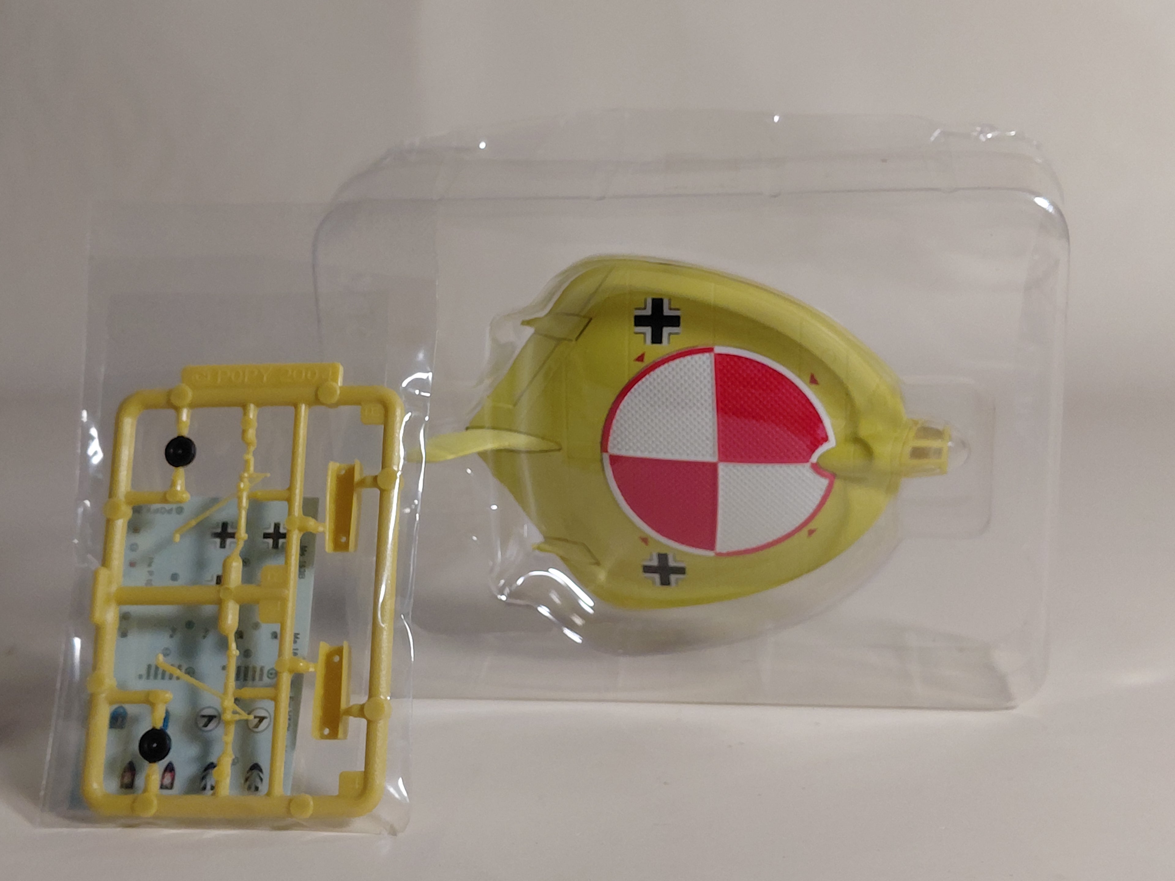 Popy 1/144 Fictional War Projekt Fliger 02 Focke-Wulf VTOL Test Paint Machine Figure