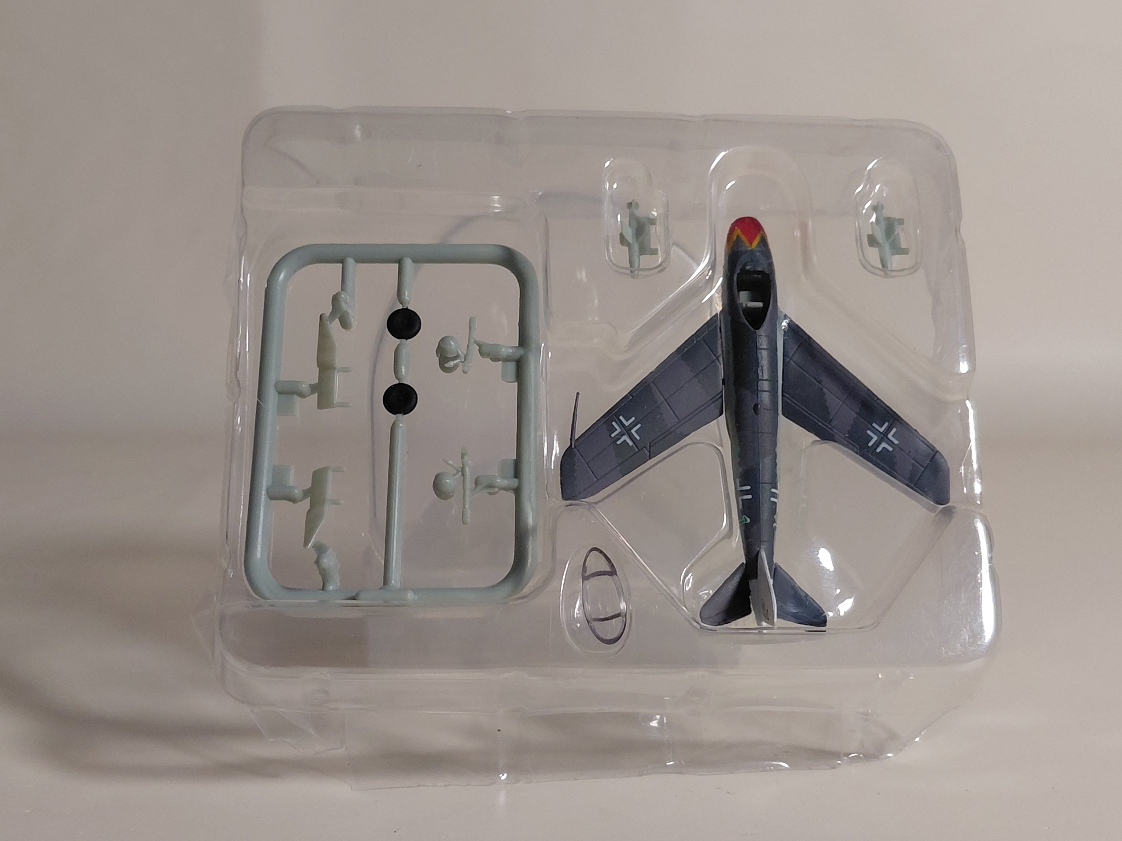 1/144 Fictional War 01 Luftwaffe Messerschmitt P.1101 Colonel Hermann Graf / Current Poppy/Eftoise Takara