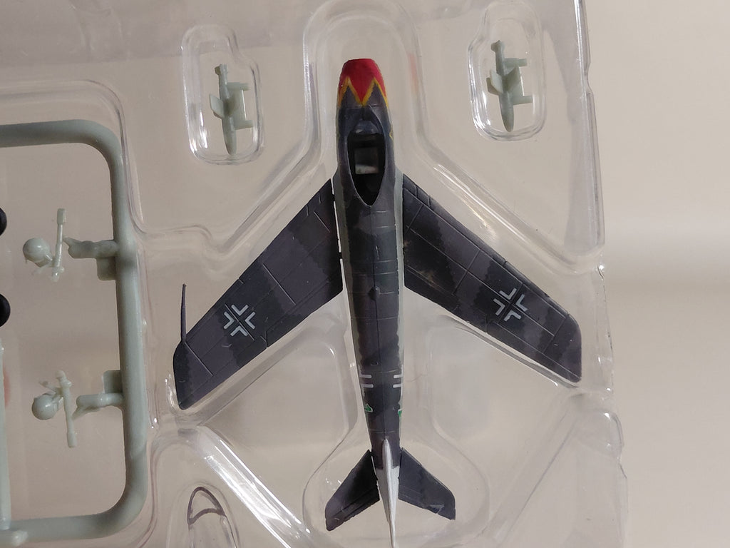 1/144 Fictional War 01 Luftwaffe Messerschmitt P.1101 Colonel Hermann Graf / Current Poppy/Eftoise Takara