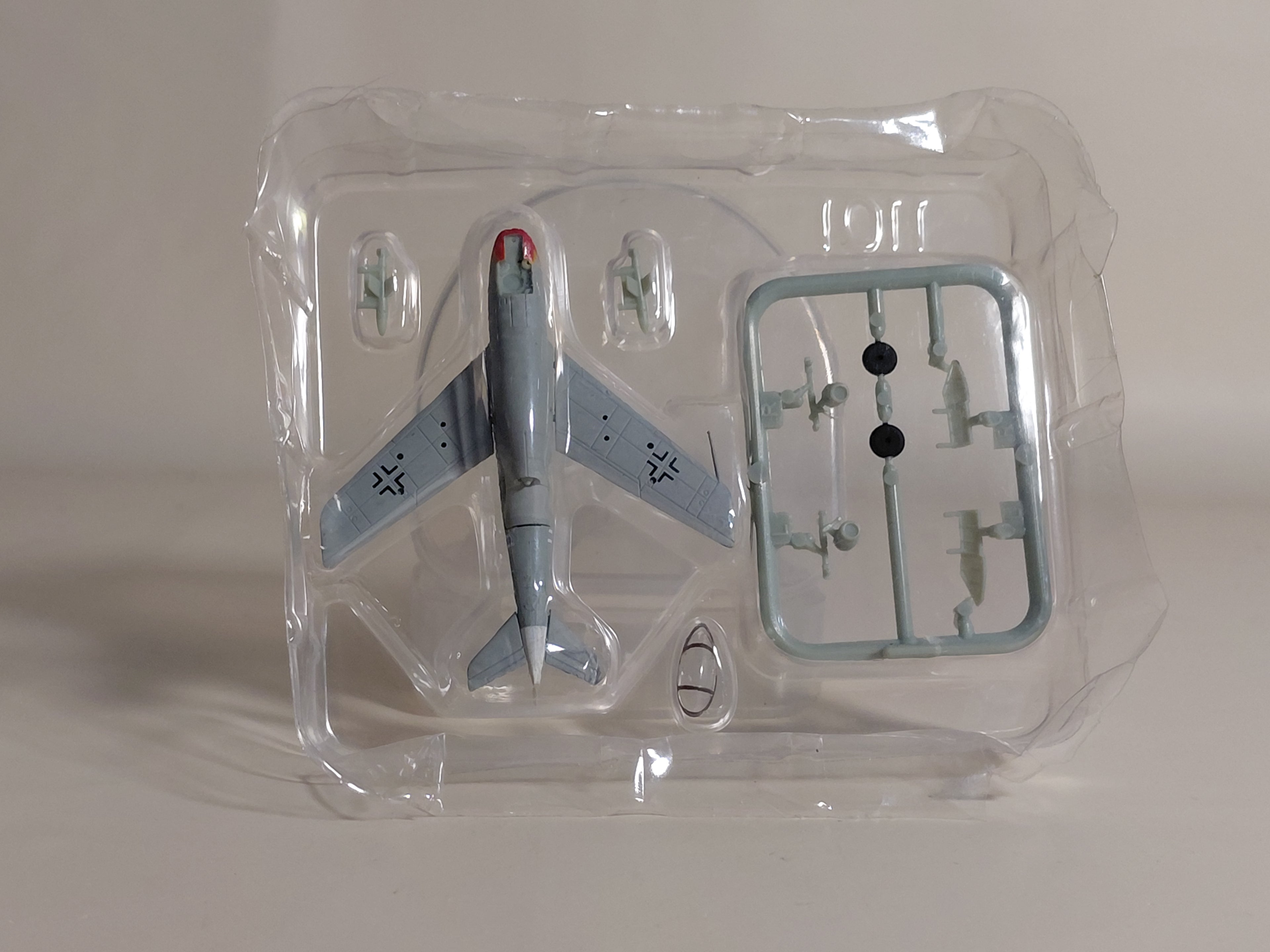 1/144 Fictional War 01 Luftwaffe Messerschmitt P.1101 Colonel Hermann Graf / Current Poppy/Eftoise Takara
