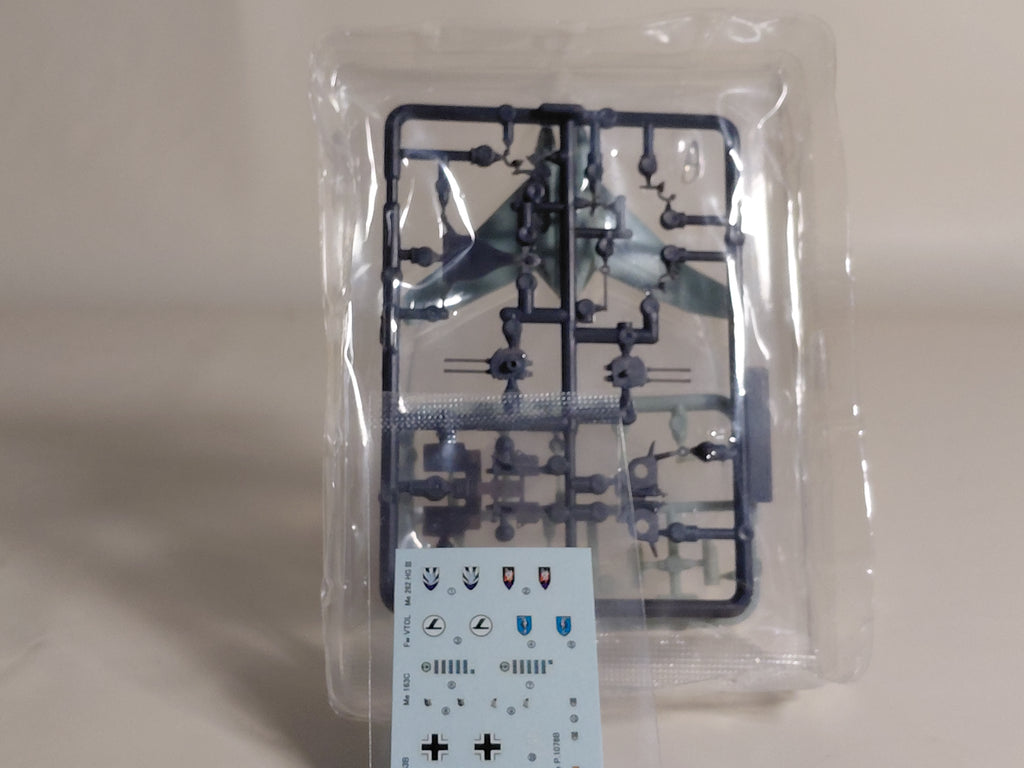 1/144 Popy Fictional War Chronicles 3: Heinkel He P.1078B, Lieutenant E. Demuth's aircraft, with 20mm quadruple anti-aircraft guns.