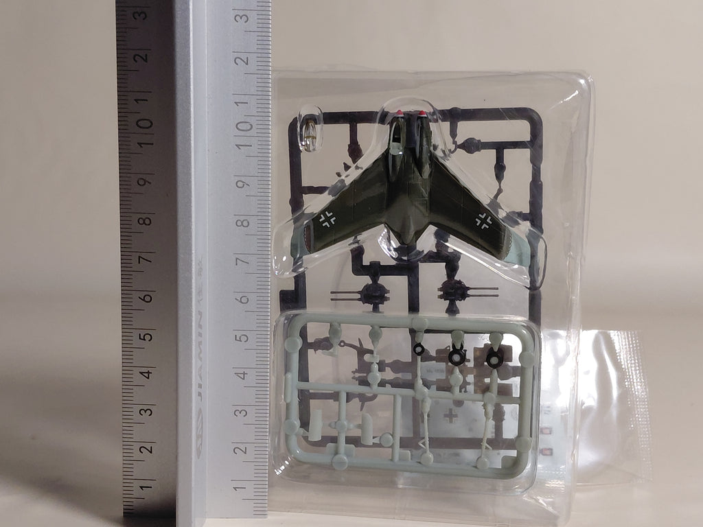 1/144 Popy Fictional War Chronicles 3: Heinkel He P.1078B, Lieutenant E. Demuth's aircraft, with 20mm quadruple anti-aircraft guns.