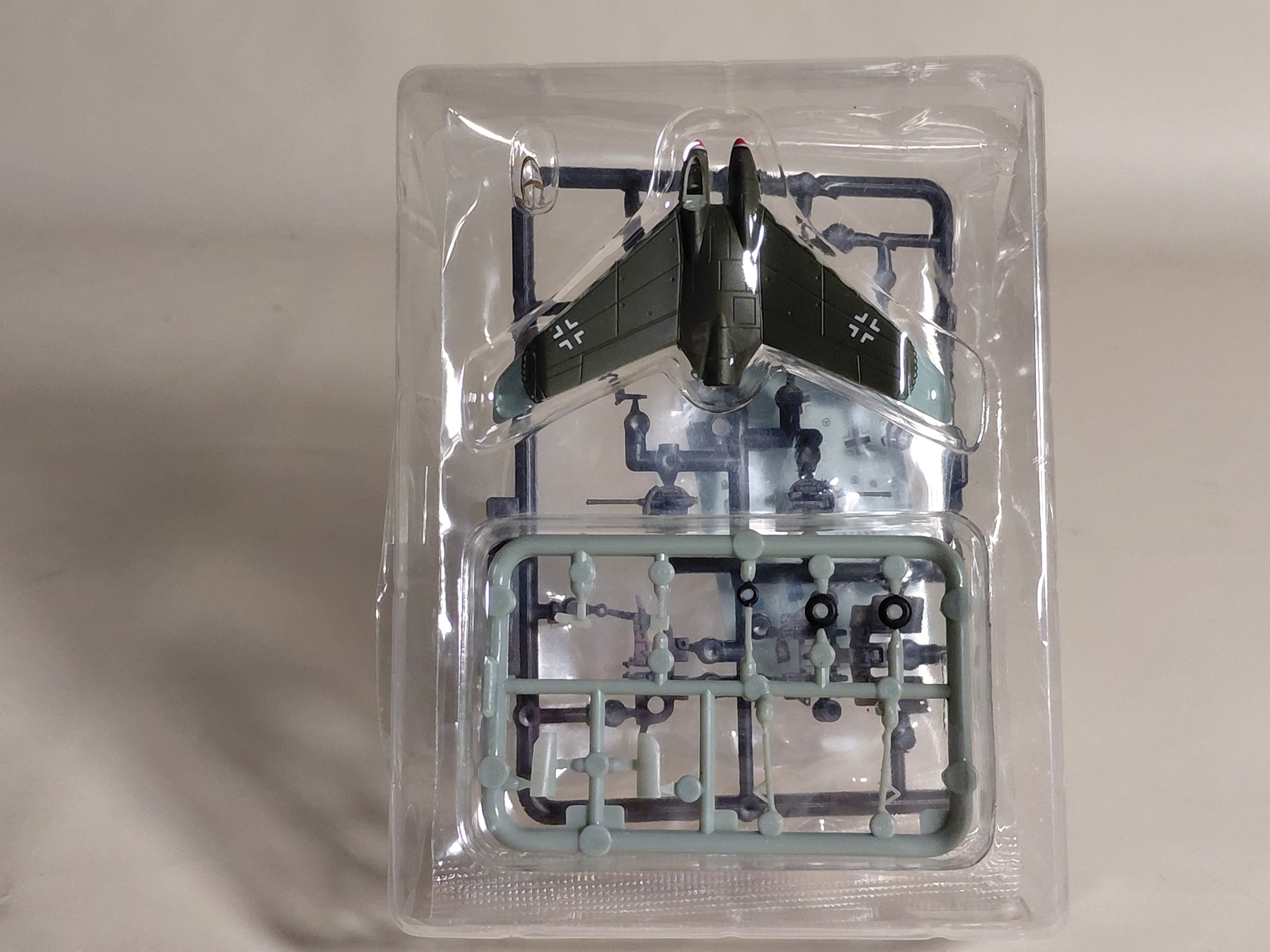 TAKARA Popy  PROJEKT FLIEGER 02 1/144 1Heinkel He P.1078B, Lieutenant E. Demuth's aircraft, with 20mm quadruple anti-aircraft guns.