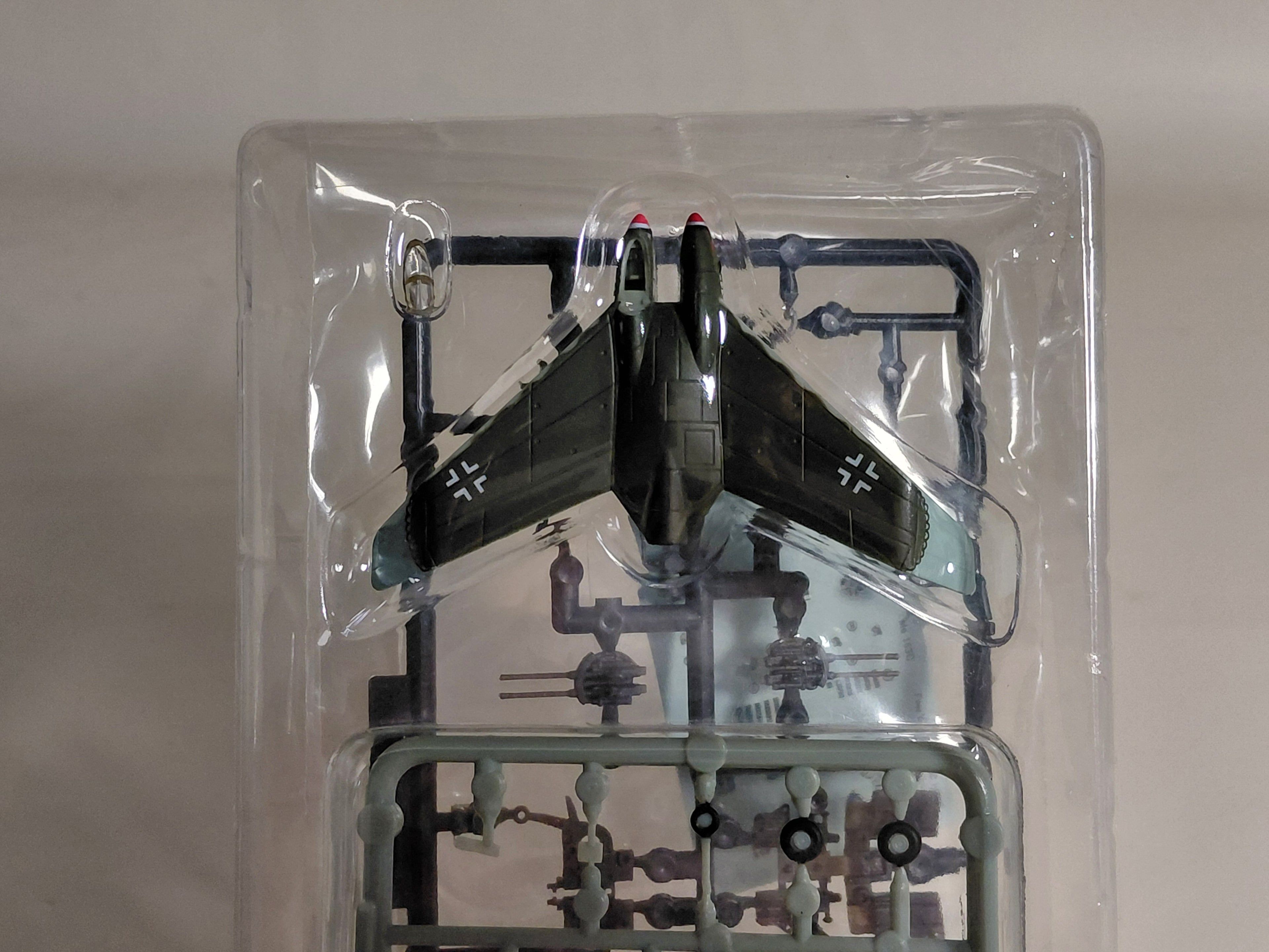 TAKARA Popy  PROJEKT FLIEGER 02 1/144 1Heinkel He P.1078B, Lieutenant E. Demuth's aircraft, with 20mm quadruple anti-aircraft guns.