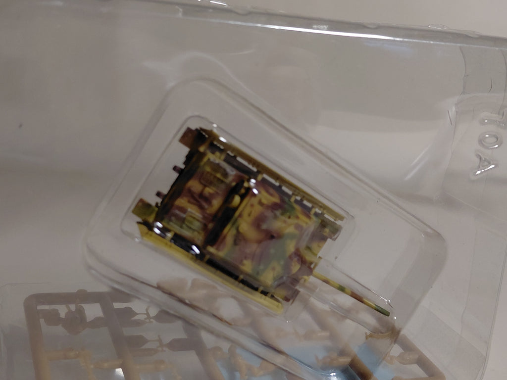 1/144 Panzer IV/70(A) Camouflage of Light and Shadow, from "Fictional War Chronicles 4: Projekt Panzer 01 ~World War II Armored Fighting Vehicle Collection~"