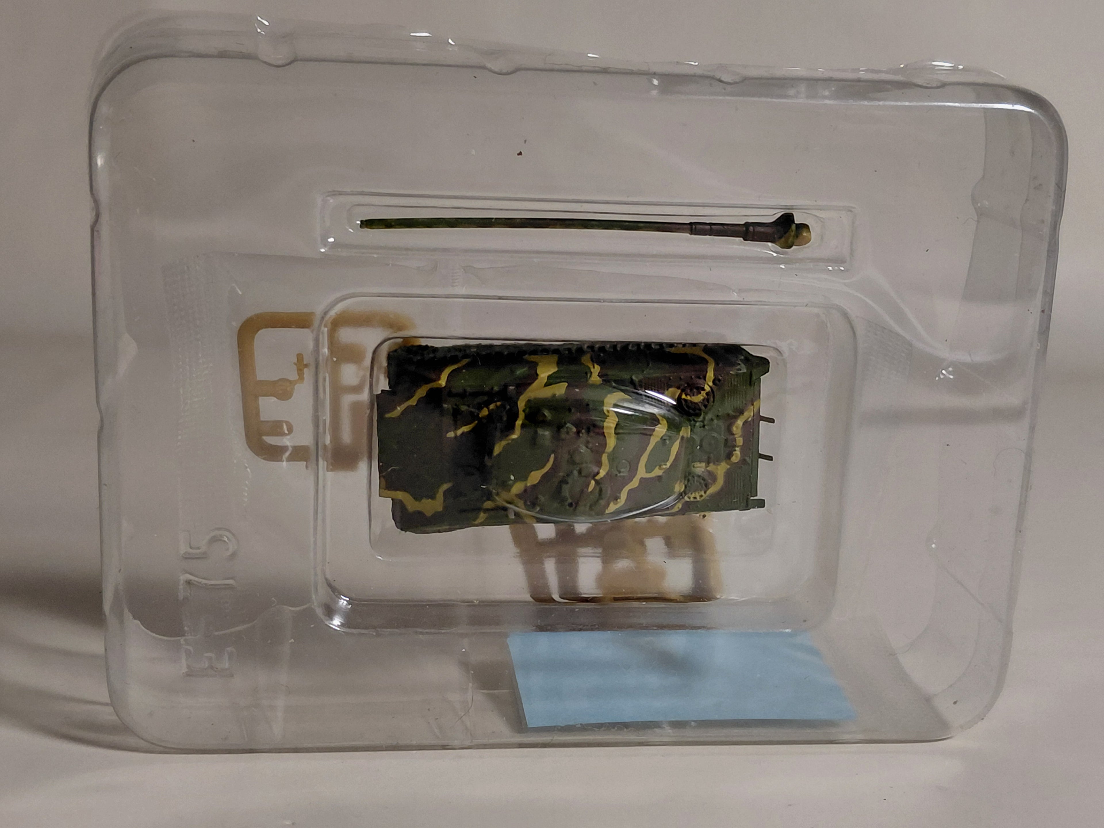 Fictional War Chronicles 4: ② E-75 Heavy Tank Three-Color Camouflage (Dark Yellow Base) with Included Kit