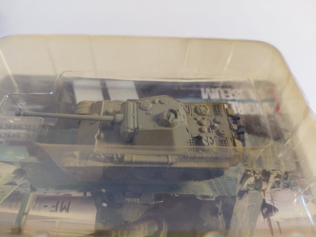 1:144 Takara WWII world tank museum 3 German Panther Ausf. G Tan