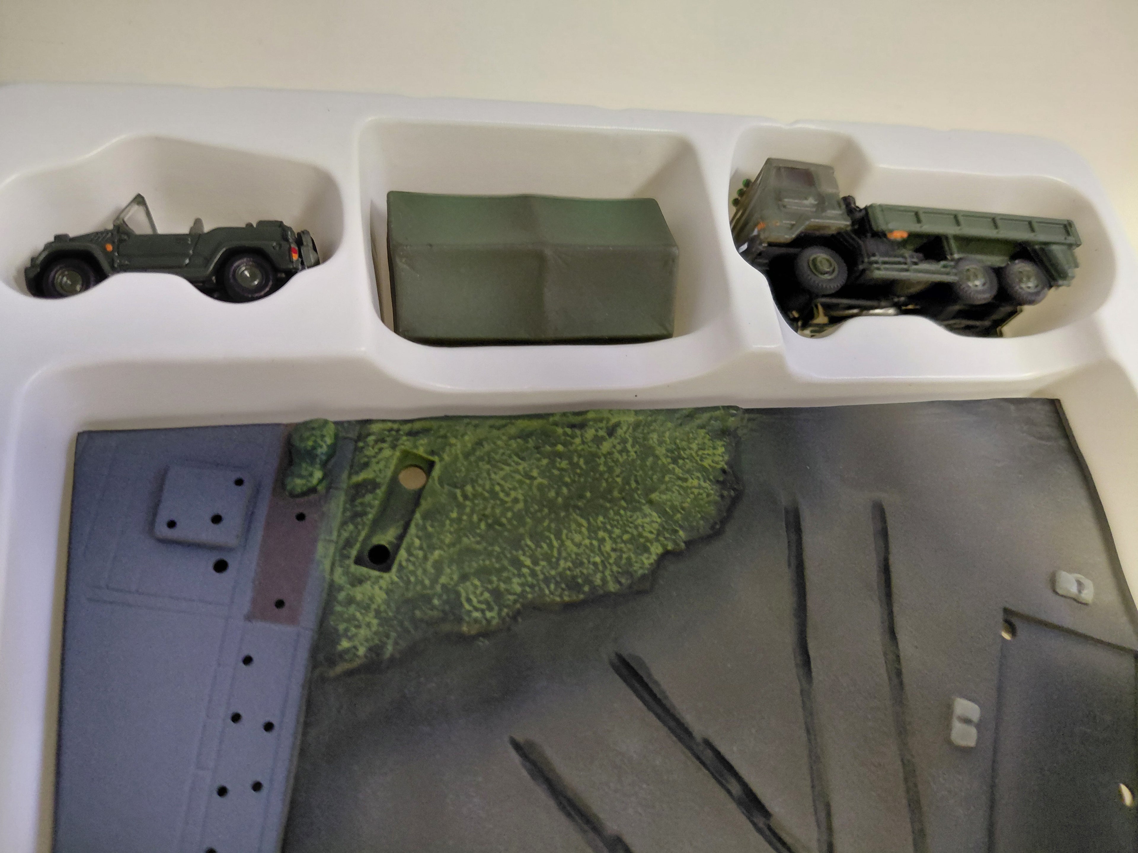 1/144 Takara Japan Sinks D1 Project Edition [Type 73 Large and Small Trucks] Figure