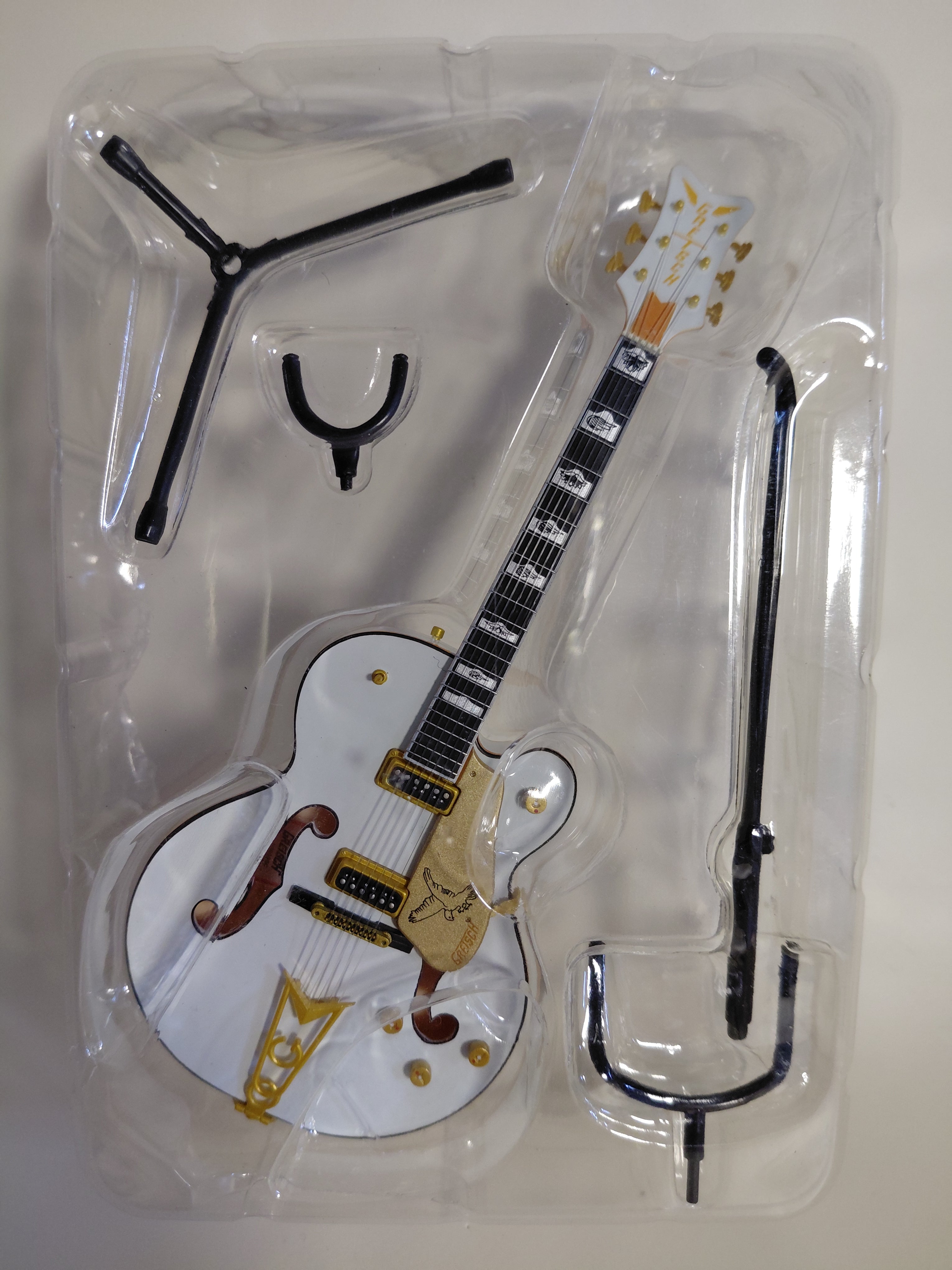 White Penguin (G6134) GRETSCH Gretsch Guitar Collection II