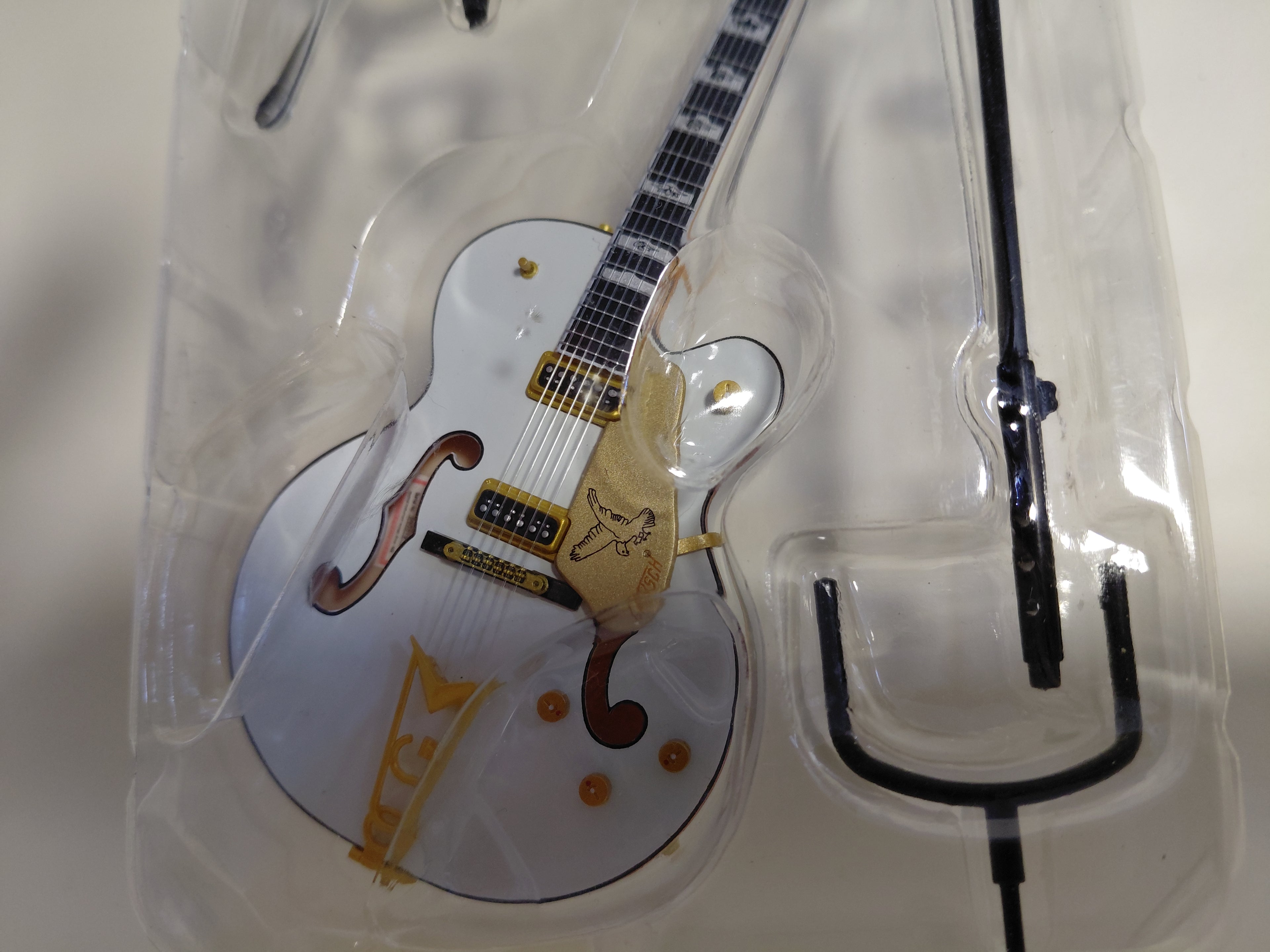 White Penguin (G6134) GRETSCH Gretsch Guitar Collection II