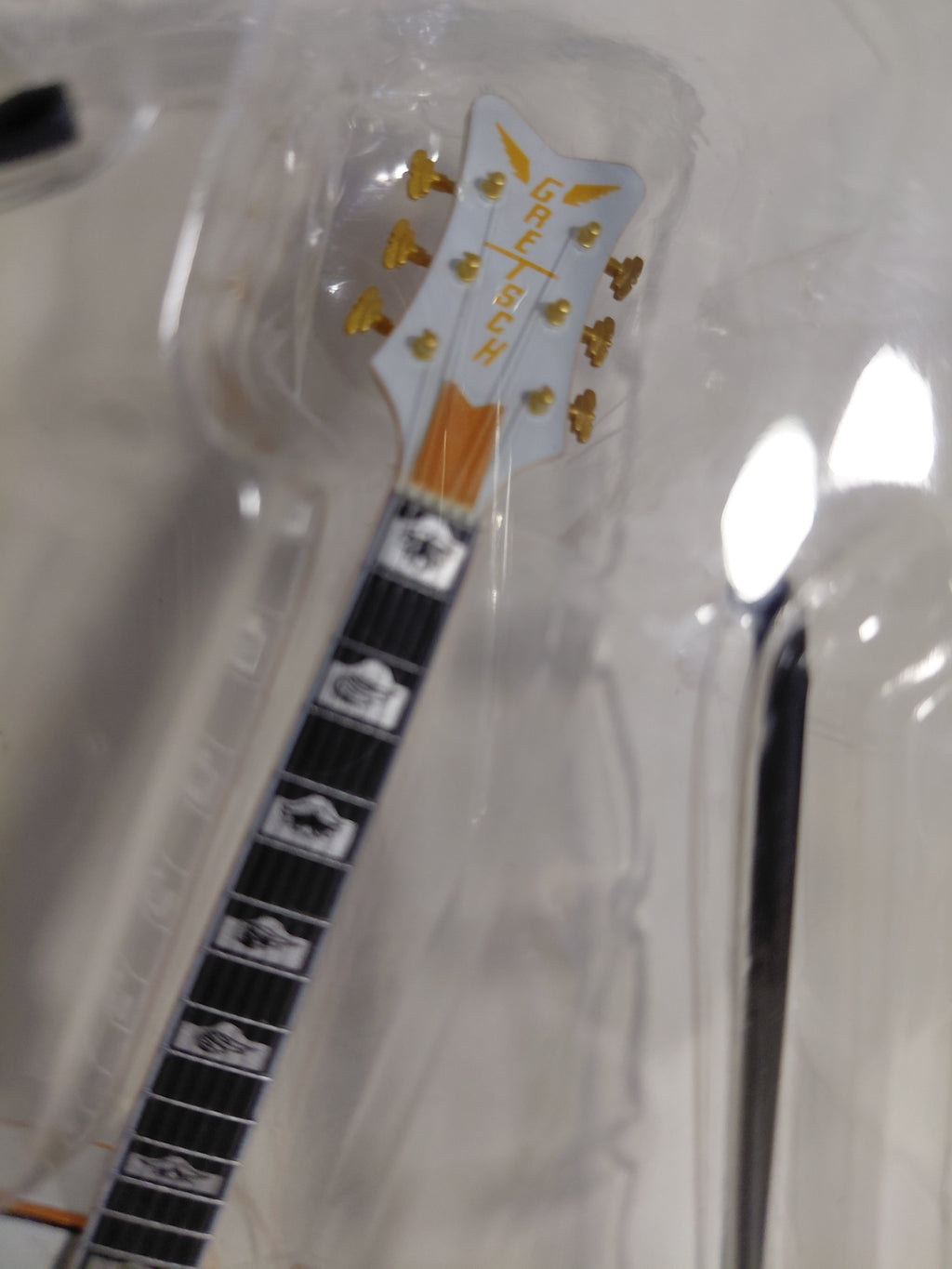 White Penguin (G6134) GRETSCH Gretsch Guitar Collection II