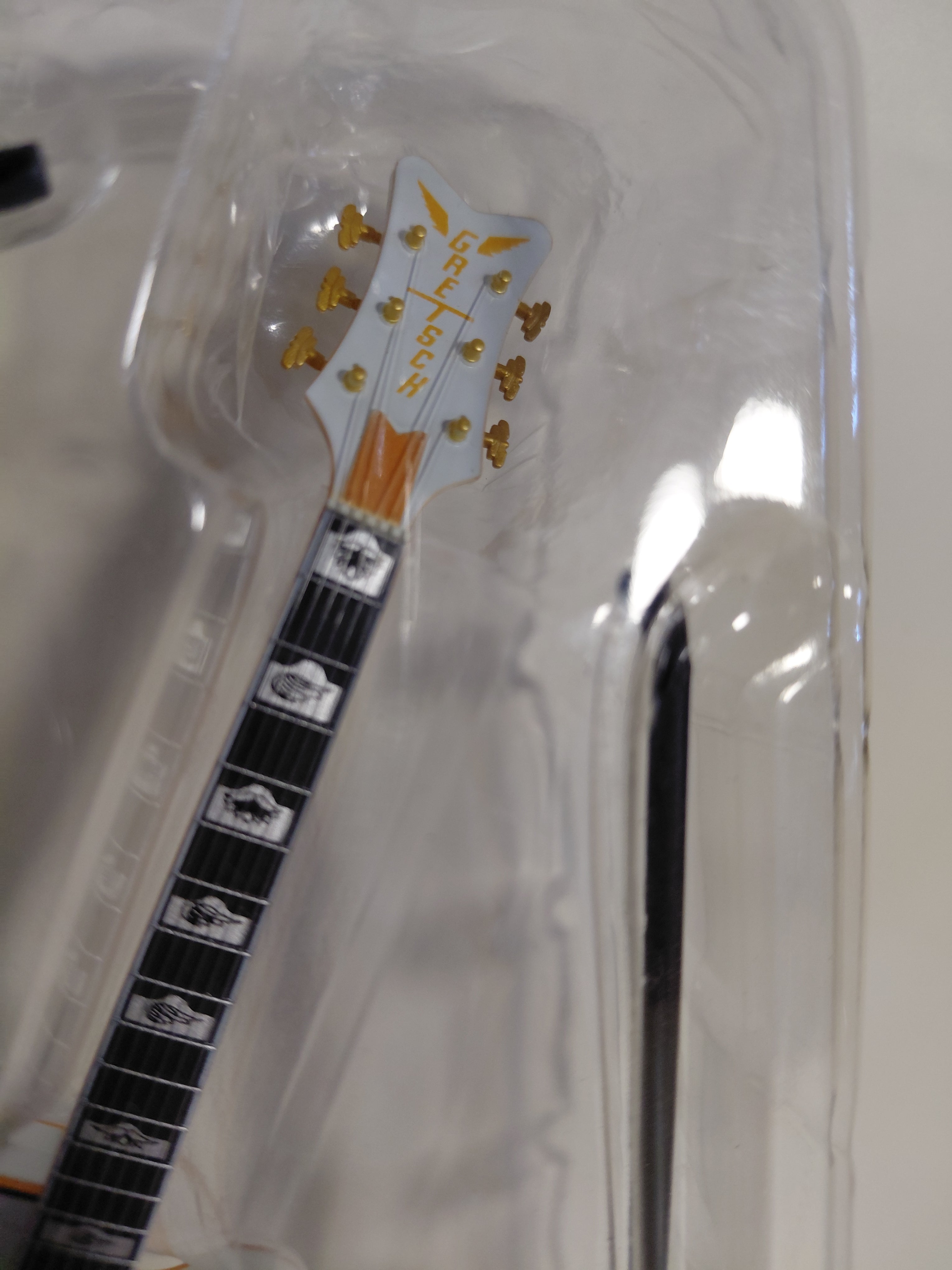 White Penguin (G6134) GRETSCH Gretsch Guitar Collection II