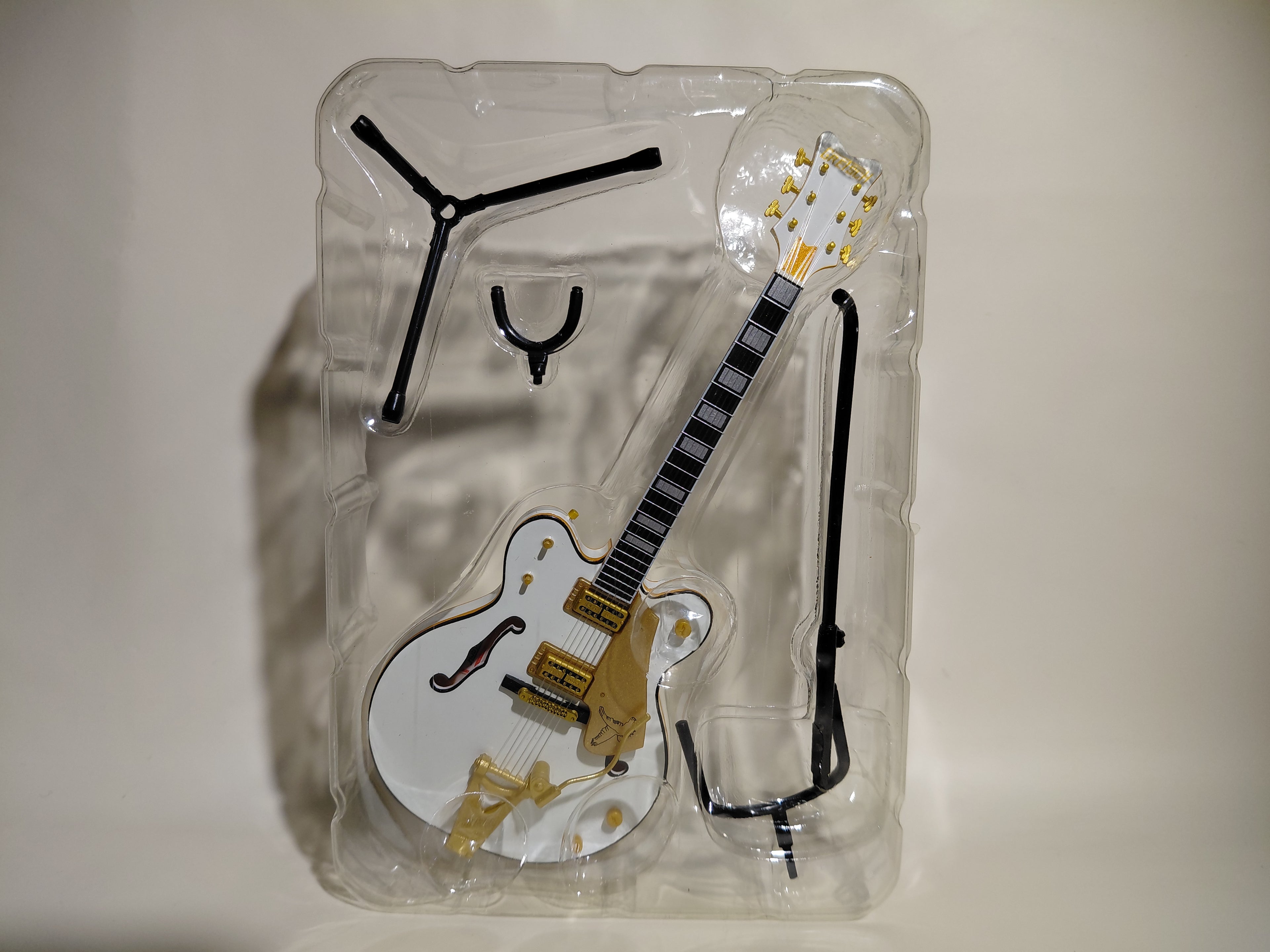 GRETSCH Guitar COLLECTION White Falcon II Miniature Figure ~ 1/8 Scale Official Guitar Figure ☆Gretsch Guitar Collection ★George Harrison