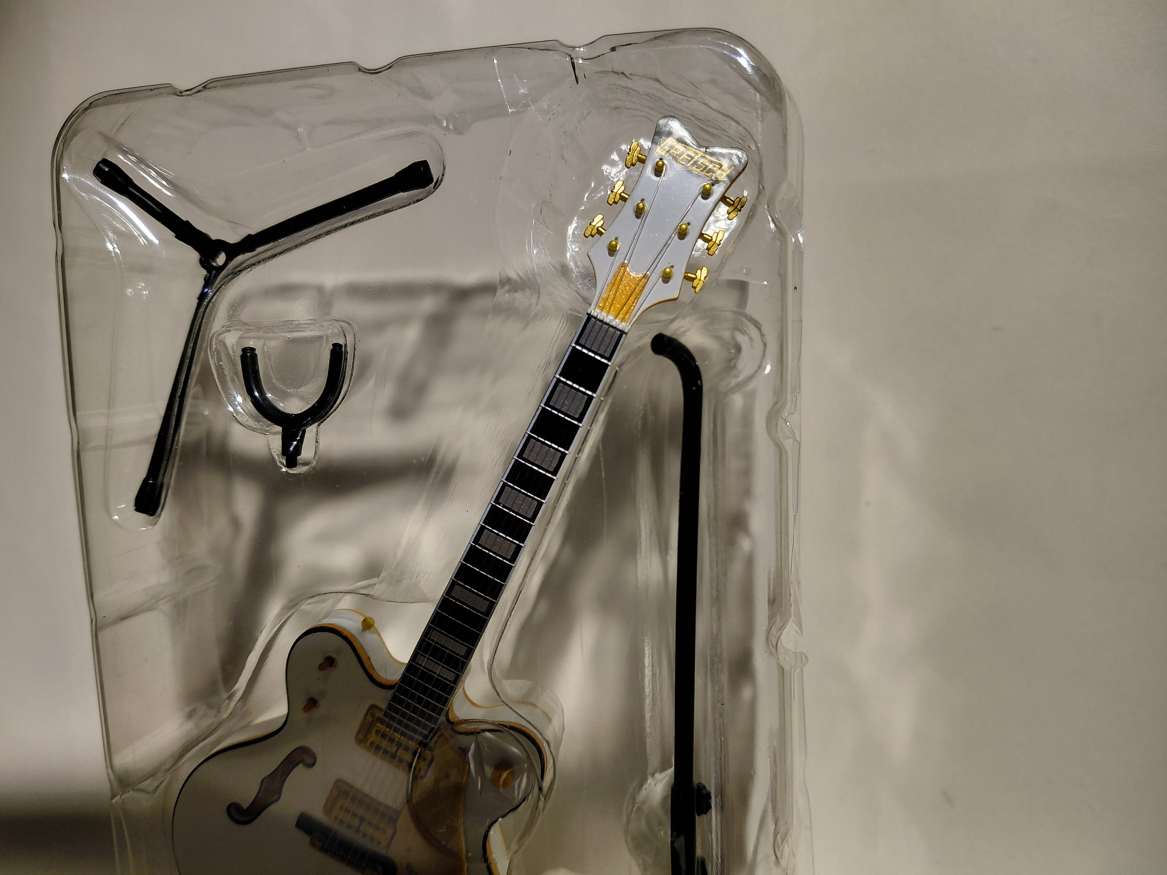 GRETSCH Guitar COLLECTION White Falcon II Miniature Figure ~ 1/8 Scale Official Guitar Figure ☆Gretsch Guitar Collection ★George Harrison