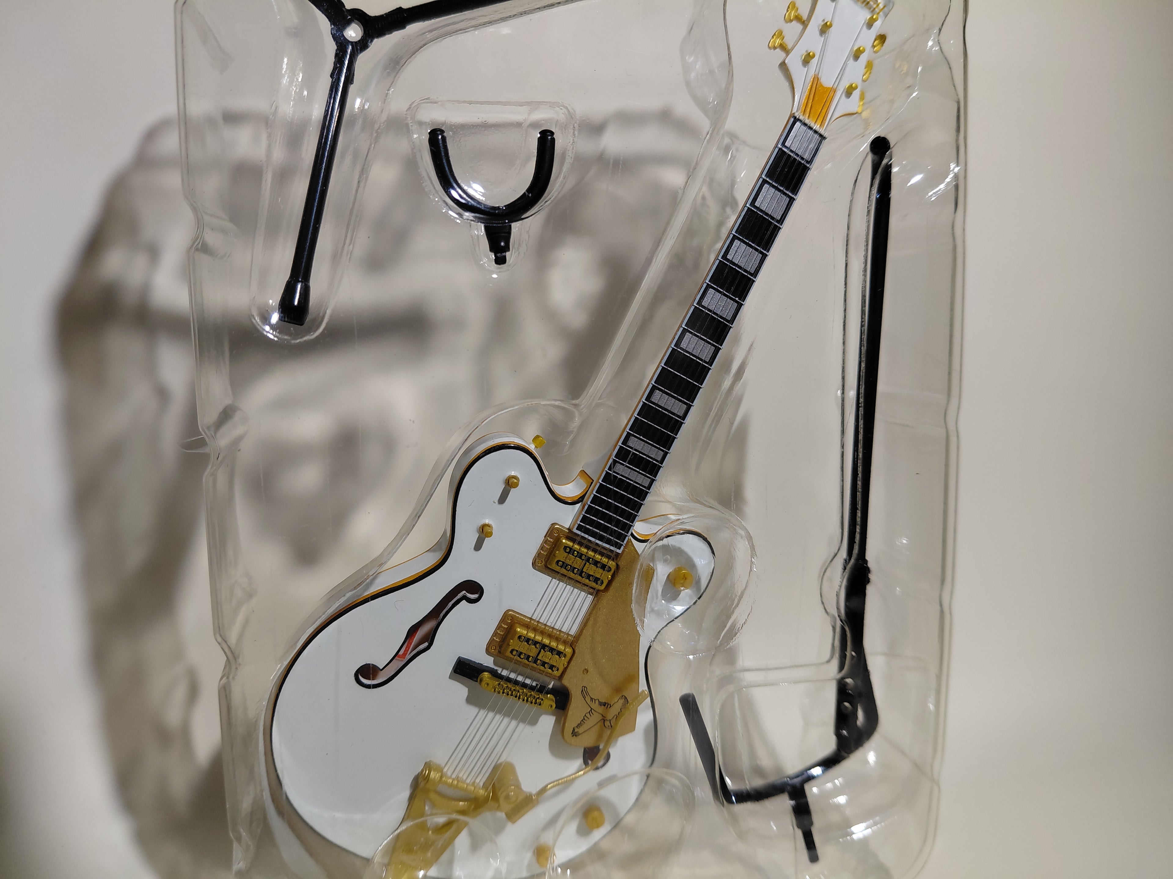 GRETSCH Guitar COLLECTION White Falcon II Miniature Figure ~ 1/8 Scale Official Guitar Figure ☆Gretsch Guitar Collection ★George Harrison