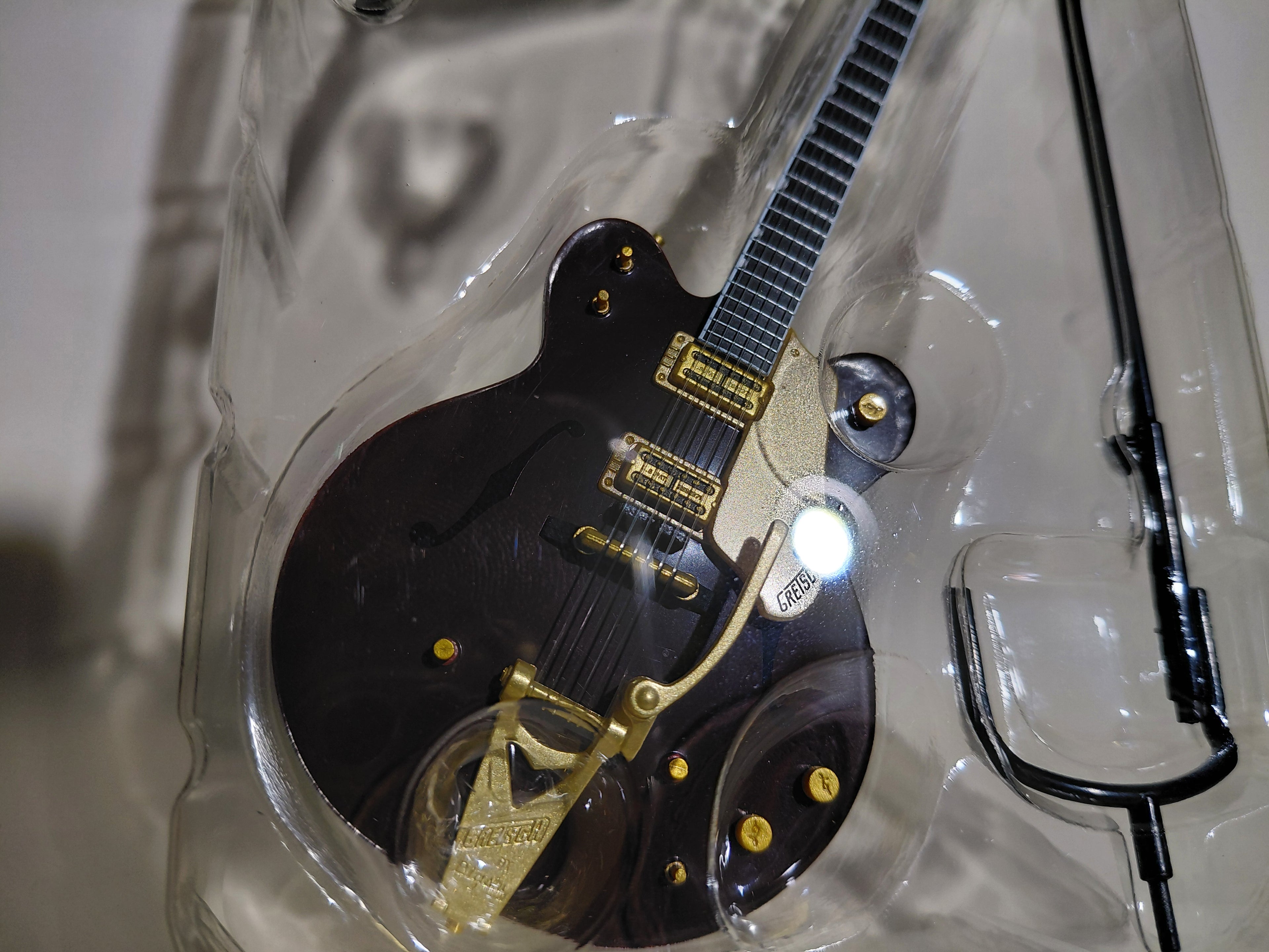 GRETSCH Country Gentleman G6122-1962 ~Gretsch Guitar Collection~ 1/8 Scale Official Guitar Figure ☆Gretsch Guitar Collection ★George Harrison 1/8