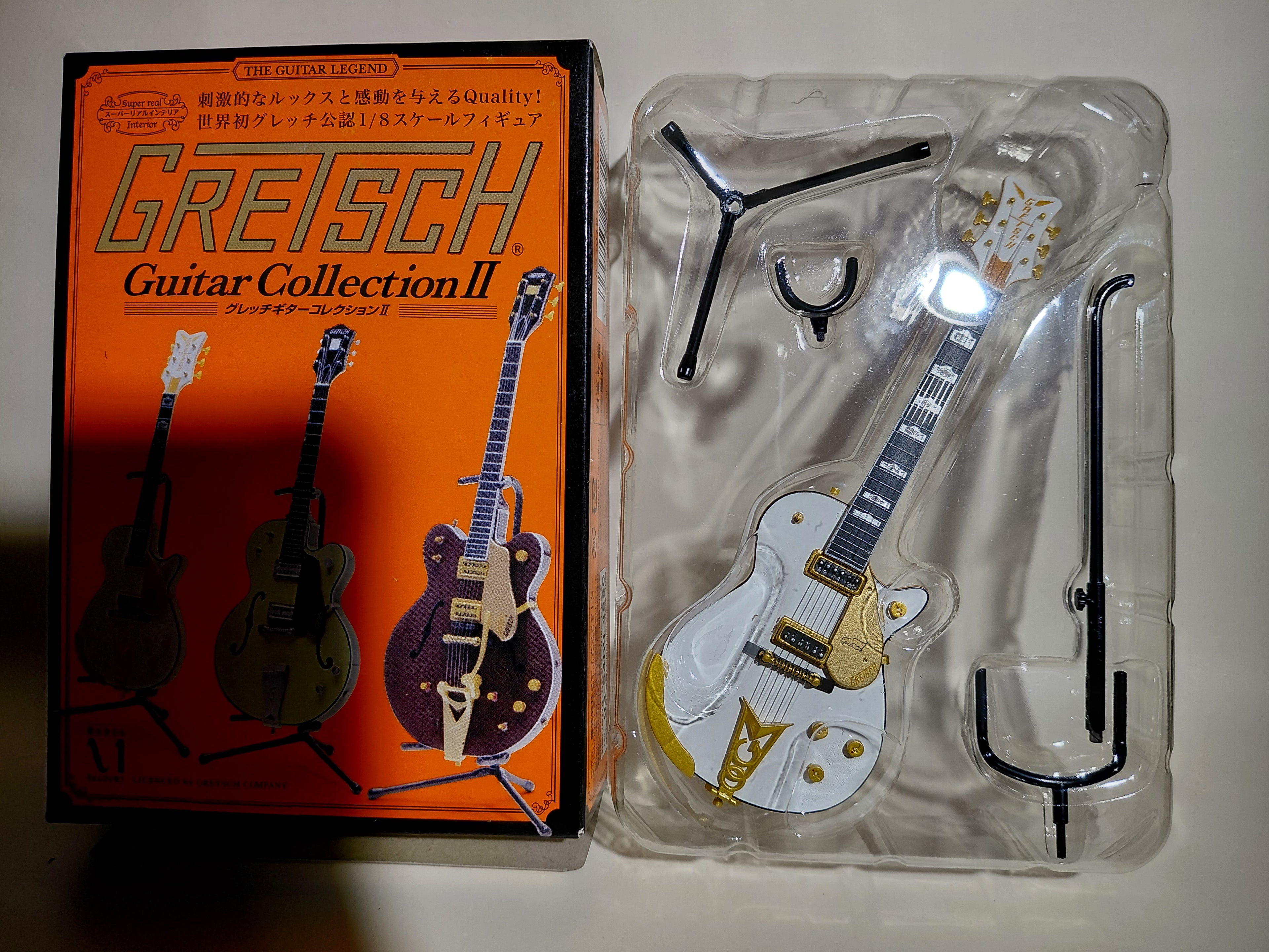 GRETSCH  WHITE PENGUIN G6134 ~Gretsch Guitar Collection~ 1/8 Scale Official Guitar Figure ☆Gretsch Guitar Collection 1/8