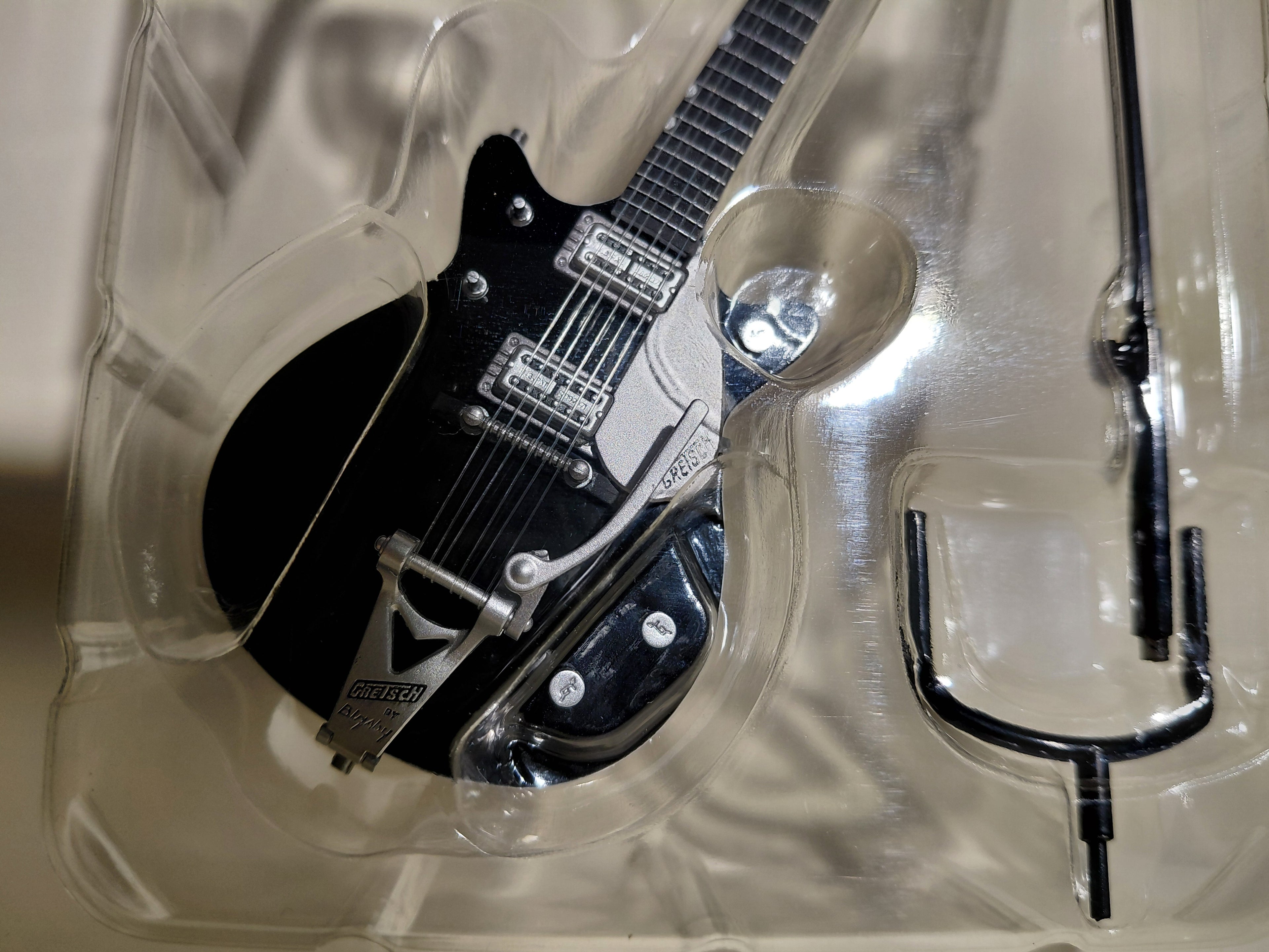 Gretsch Guitar Collection Figure G6128T-1962 Duo Jet Miniature ~ 1/8 Scale Official Guitar Figure ☆Gretsch Guitar Collection ★George Harrison (Copy)
