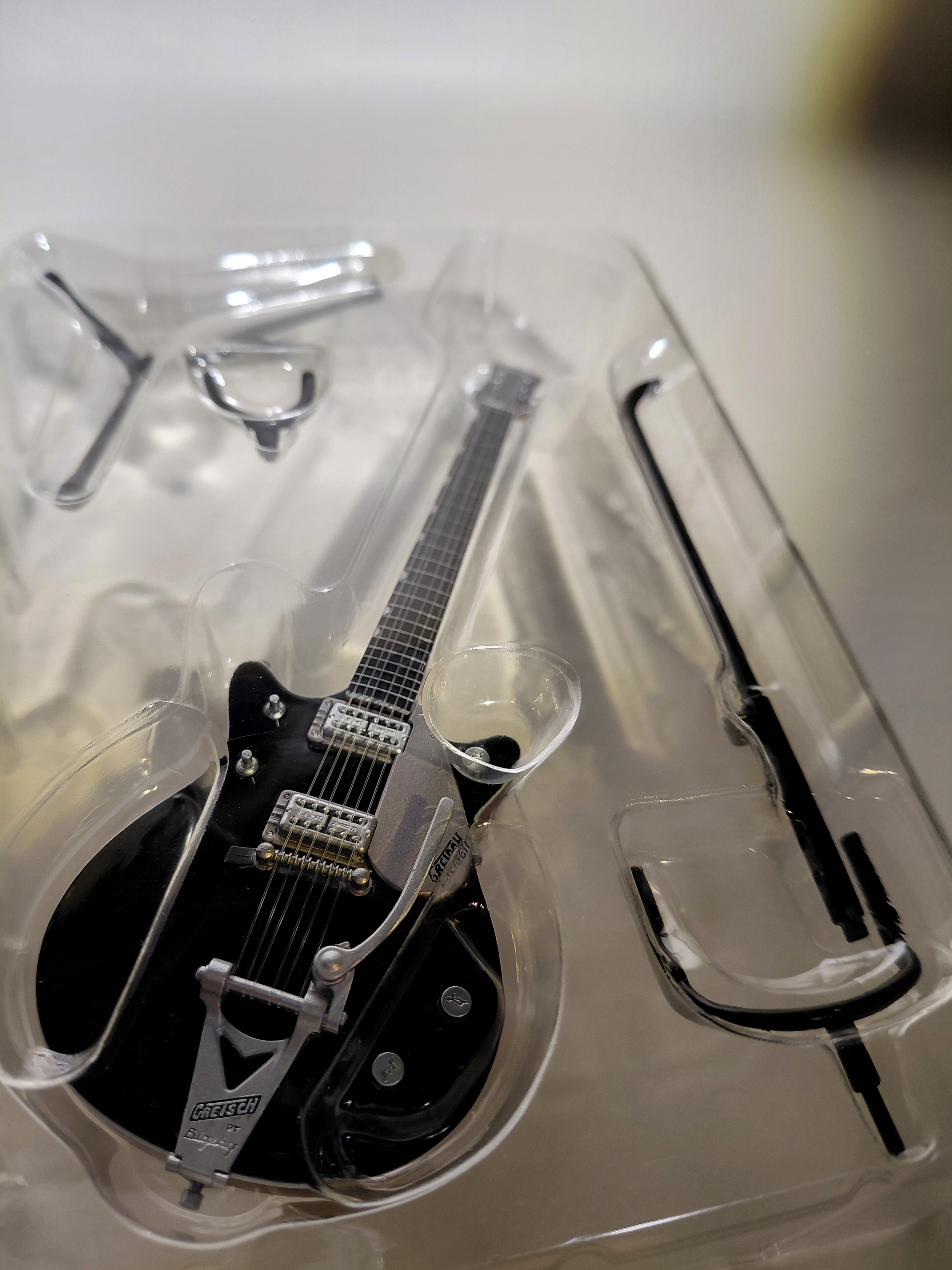 Gretsch Guitar Collection Figure G6128T-1962 Duo Jet Miniature ~ 1/8 Scale Official Guitar Figure ☆Gretsch Guitar Collection ★George Harrison (Copy)