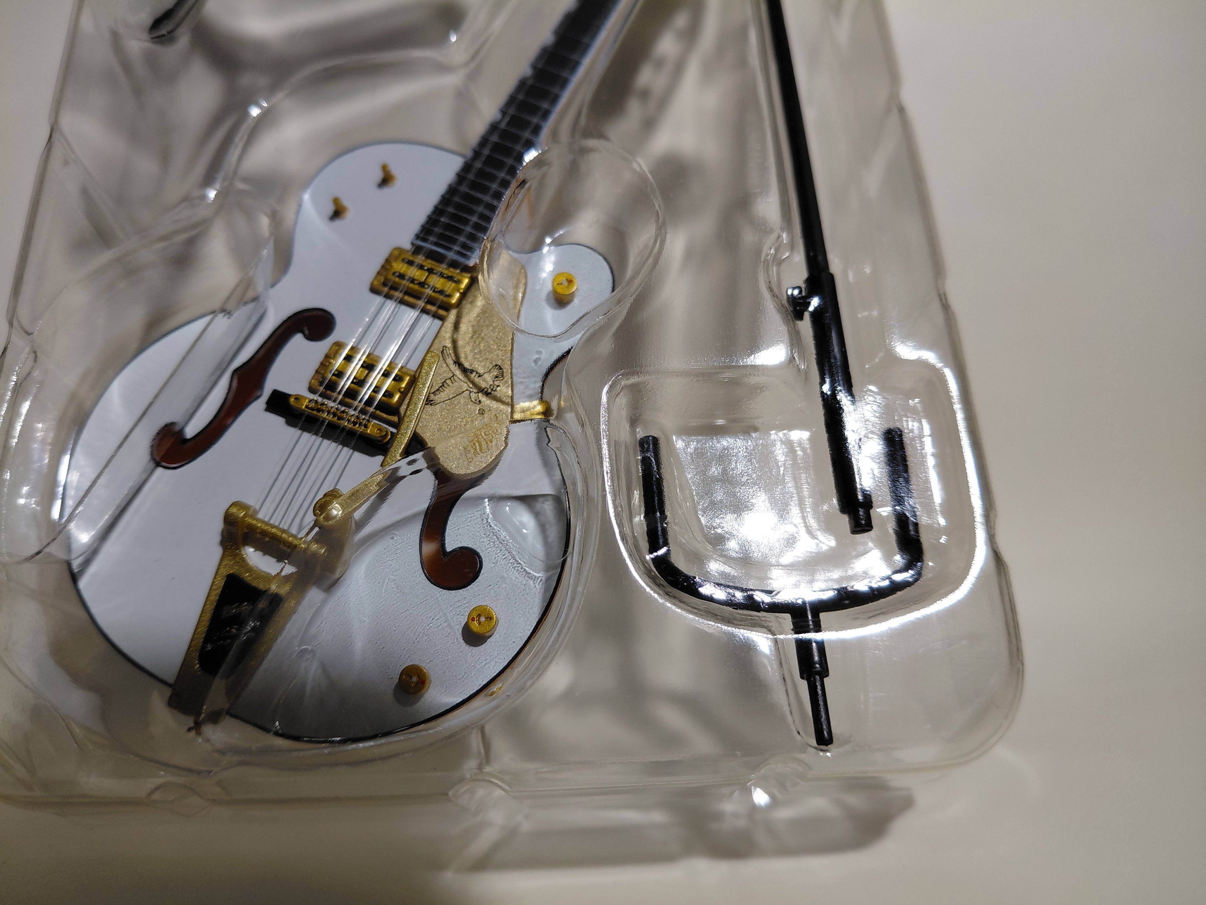 Gretsch Guitar Collection Figure White Falcon G6136T Miniature ~ 1/8 Scale Official Guitar Figure ☆Gretsch Guitar Collection ★George Harrison