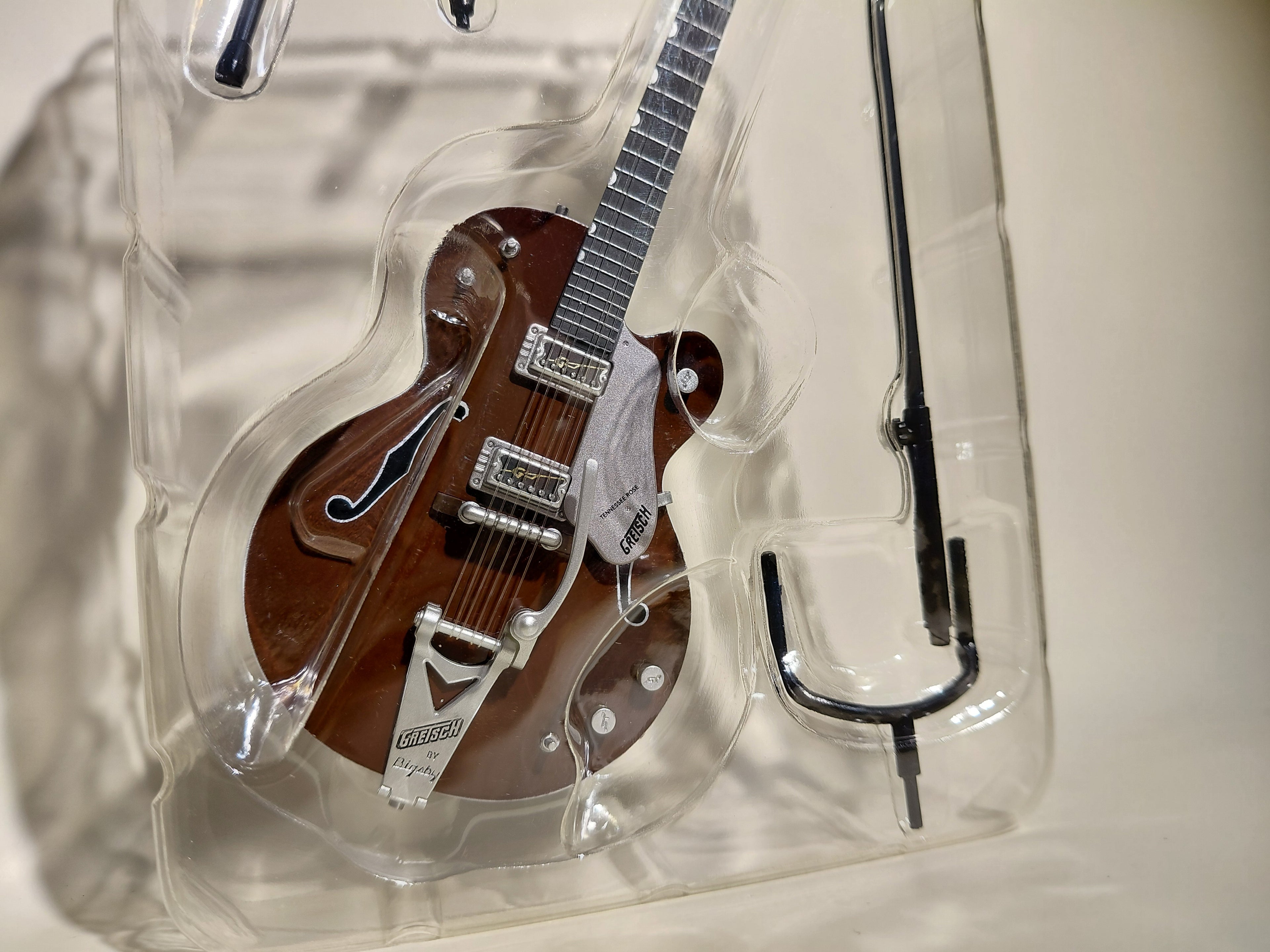 Gretsch Guitar Collection Figure Tennessee Rose G6119-1962HT Miniature ~ 1/8 Scale Official Guitar Figure ☆Gretsch Guitar Collection ★George Harrison