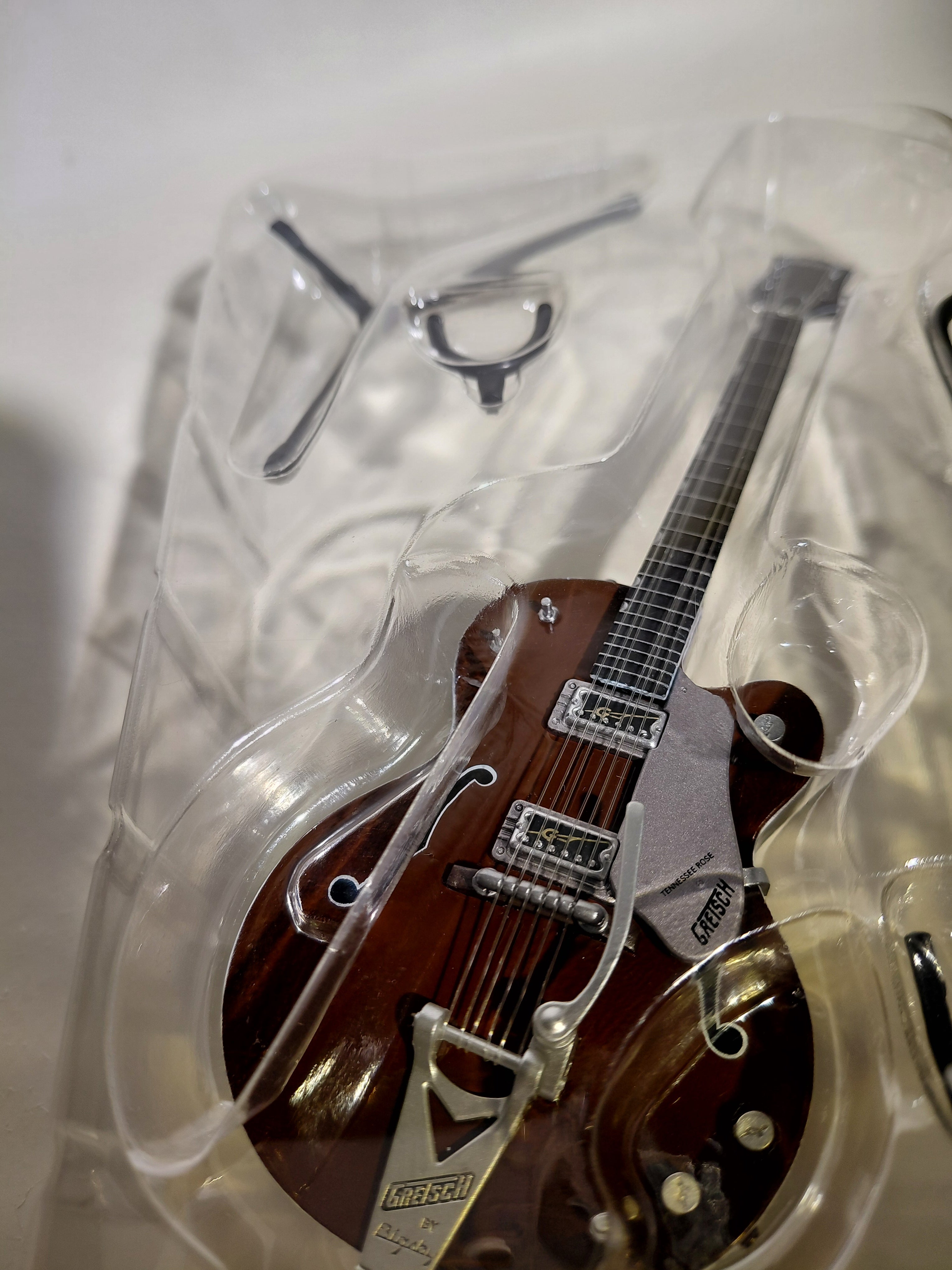 Gretsch Guitar Collection Figure Tennessee Rose G6119-1962HT Miniature ~ 1/8 Scale Official Guitar Figure ☆Gretsch Guitar Collection ★George Harrison
