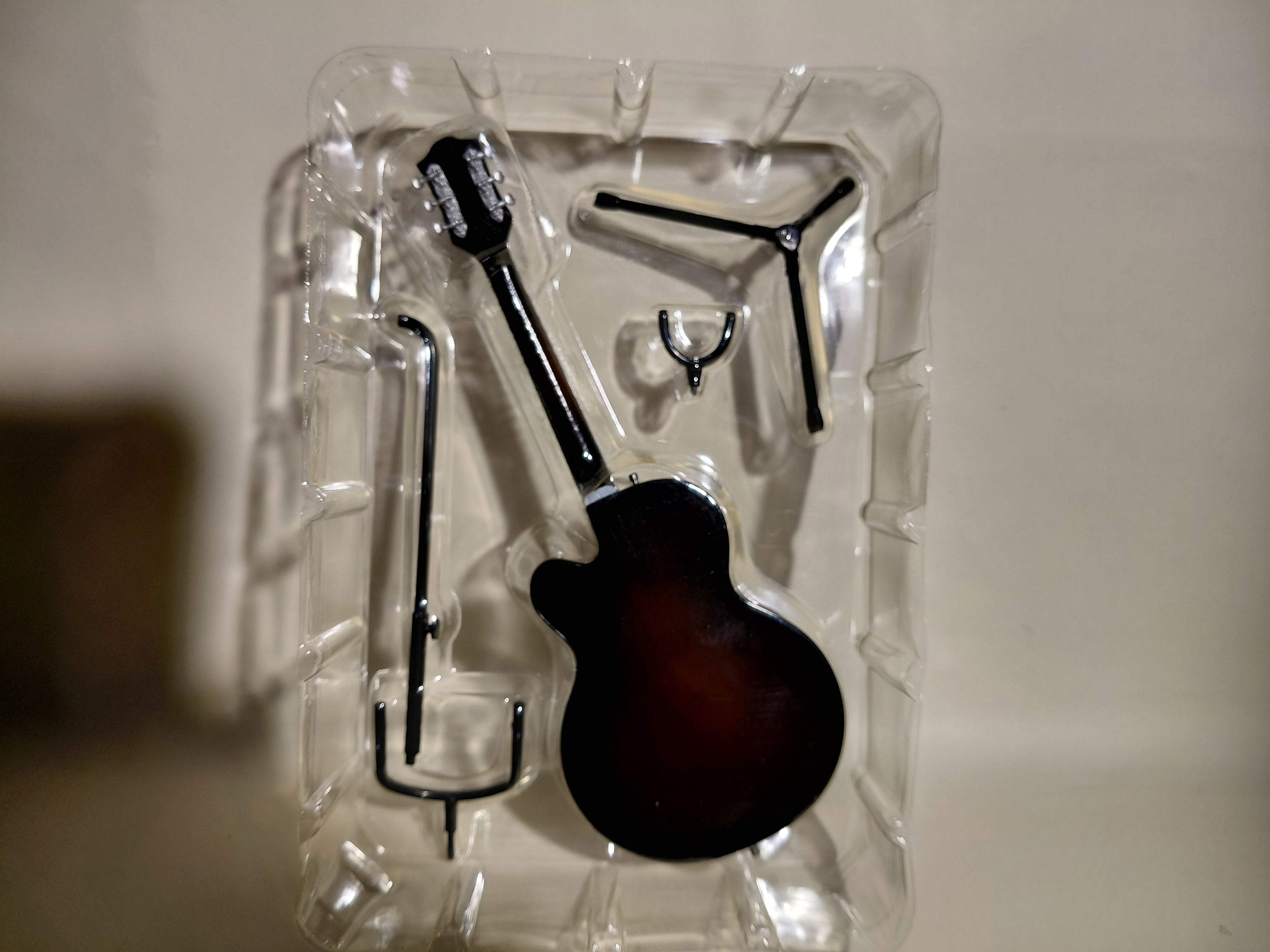 Gretsch Guitar Collection Figure Tennessee Rose G6119-1962HT Miniature ~ 1/8 Scale Official Guitar Figure ☆Gretsch Guitar Collection ★George Harrison