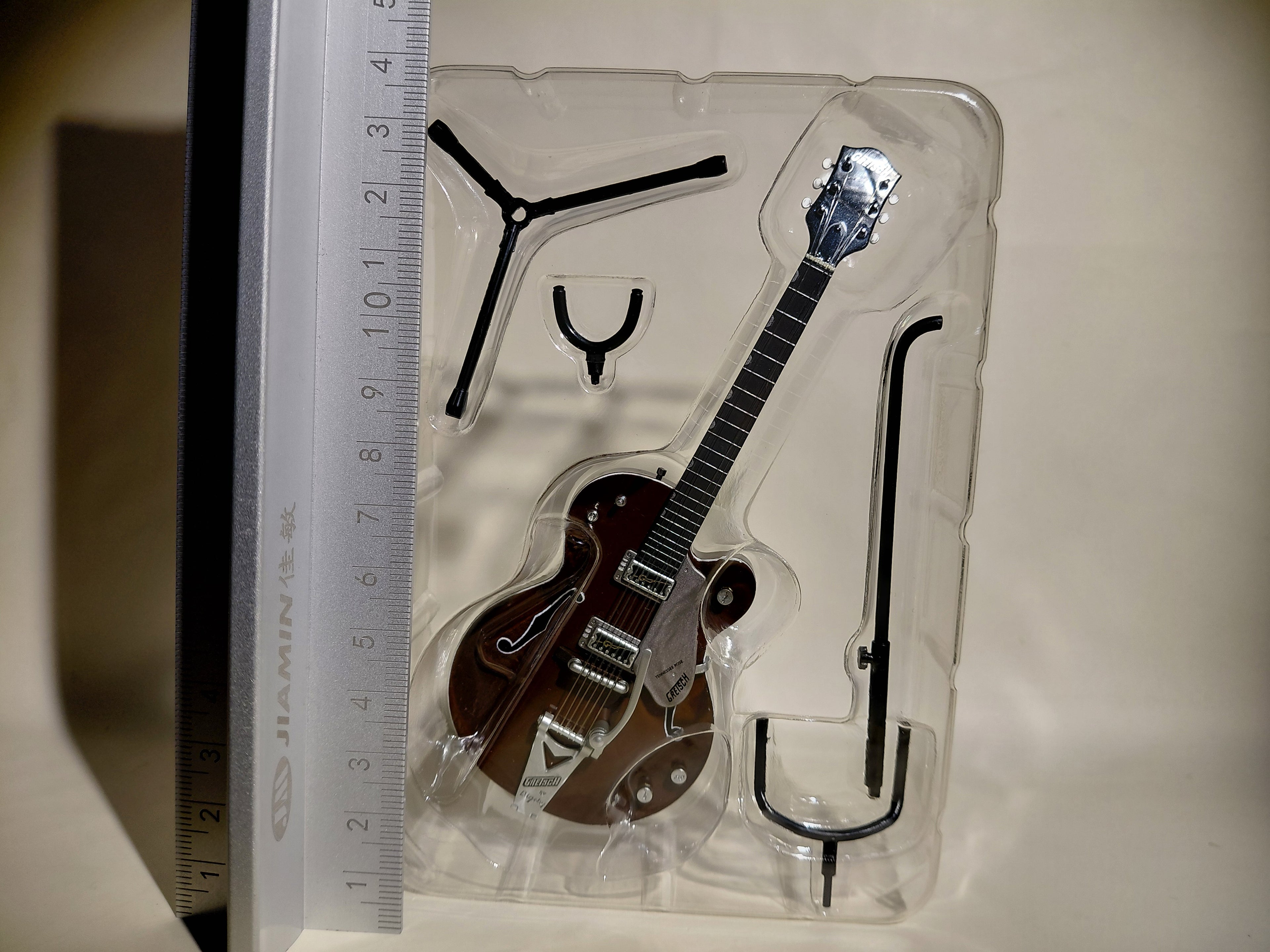 Gretsch Guitar Collection Figure Tennessee Rose G6119-1962HT Miniature ~ 1/8 Scale Official Guitar Figure ☆Gretsch Guitar Collection ★George Harrison
