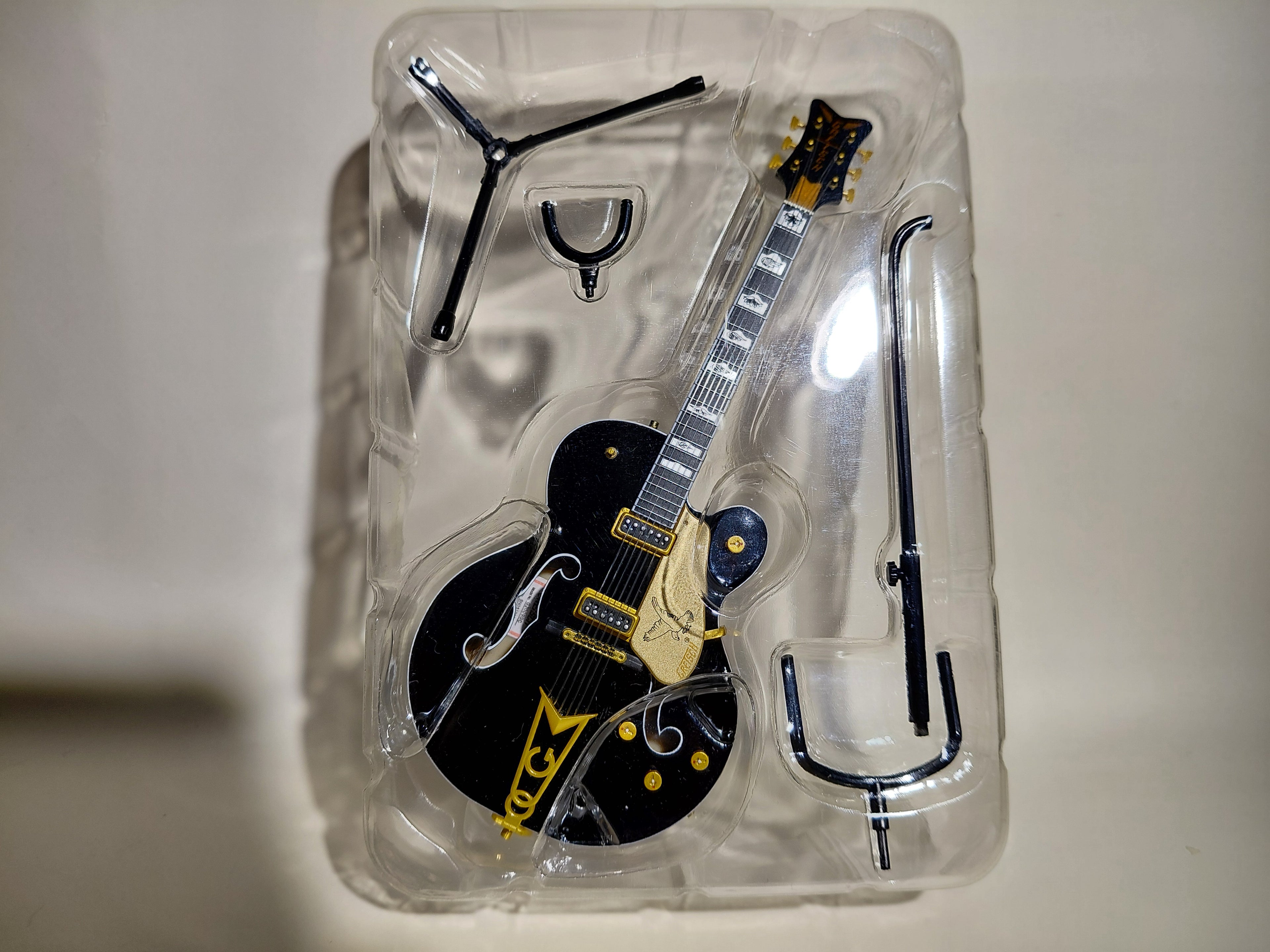 GRETSCH Black Falcon G6136DSBK ~1/8 Scale Official Guitar Figure☆Gretsch Guitar Collection ★George Harrison