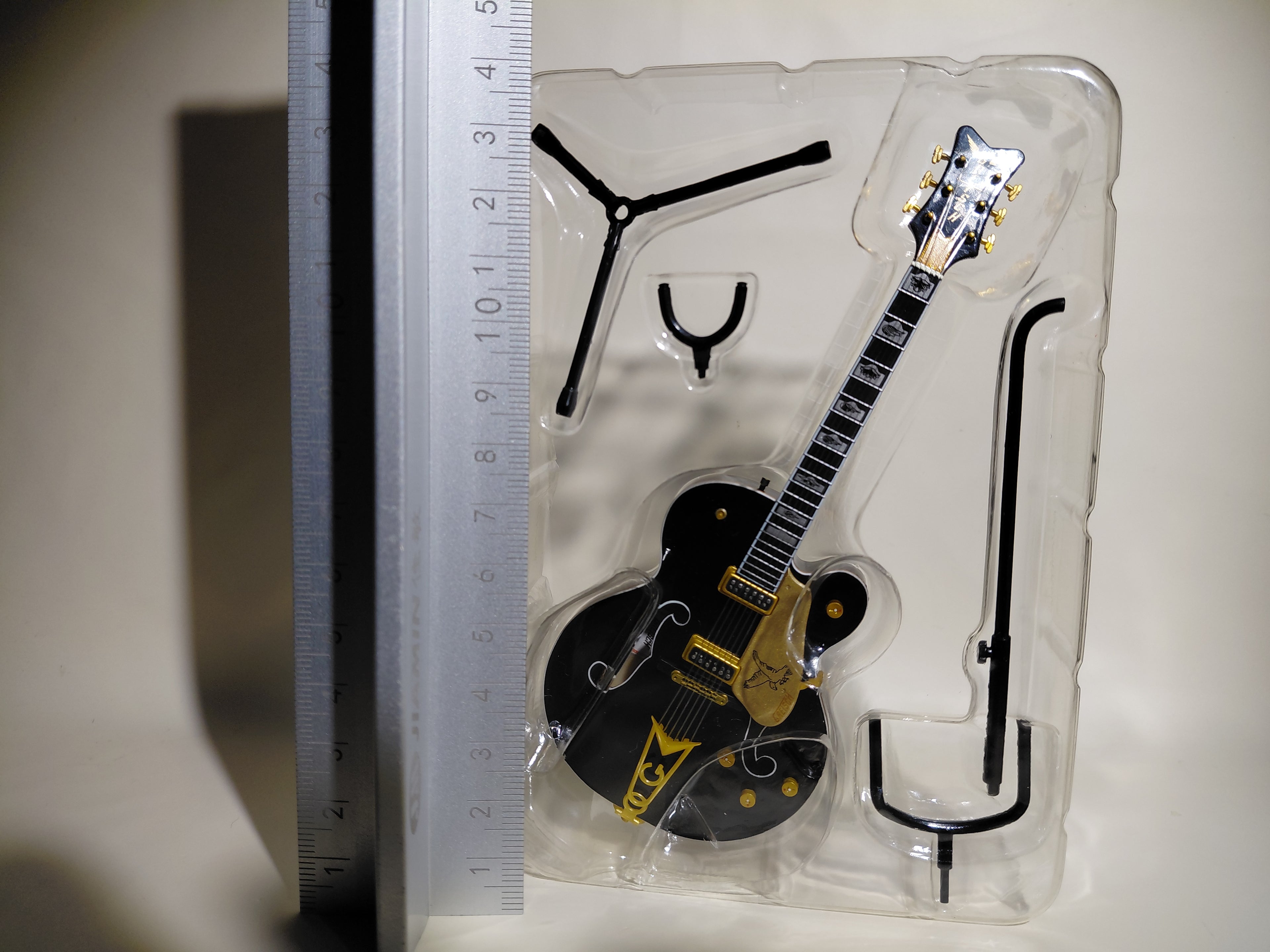 GRETSCH Black Falcon G6136DSBK ~1/8 Scale Official Guitar Figure☆Gretsch Guitar Collection ★George Harrison
