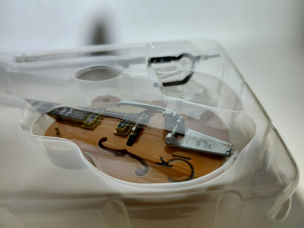 GRETSCH G6120DSW Nashville ~1/8 Scale Official Guitar Figure☆Gretsch Guitar Collection ★George Harrison