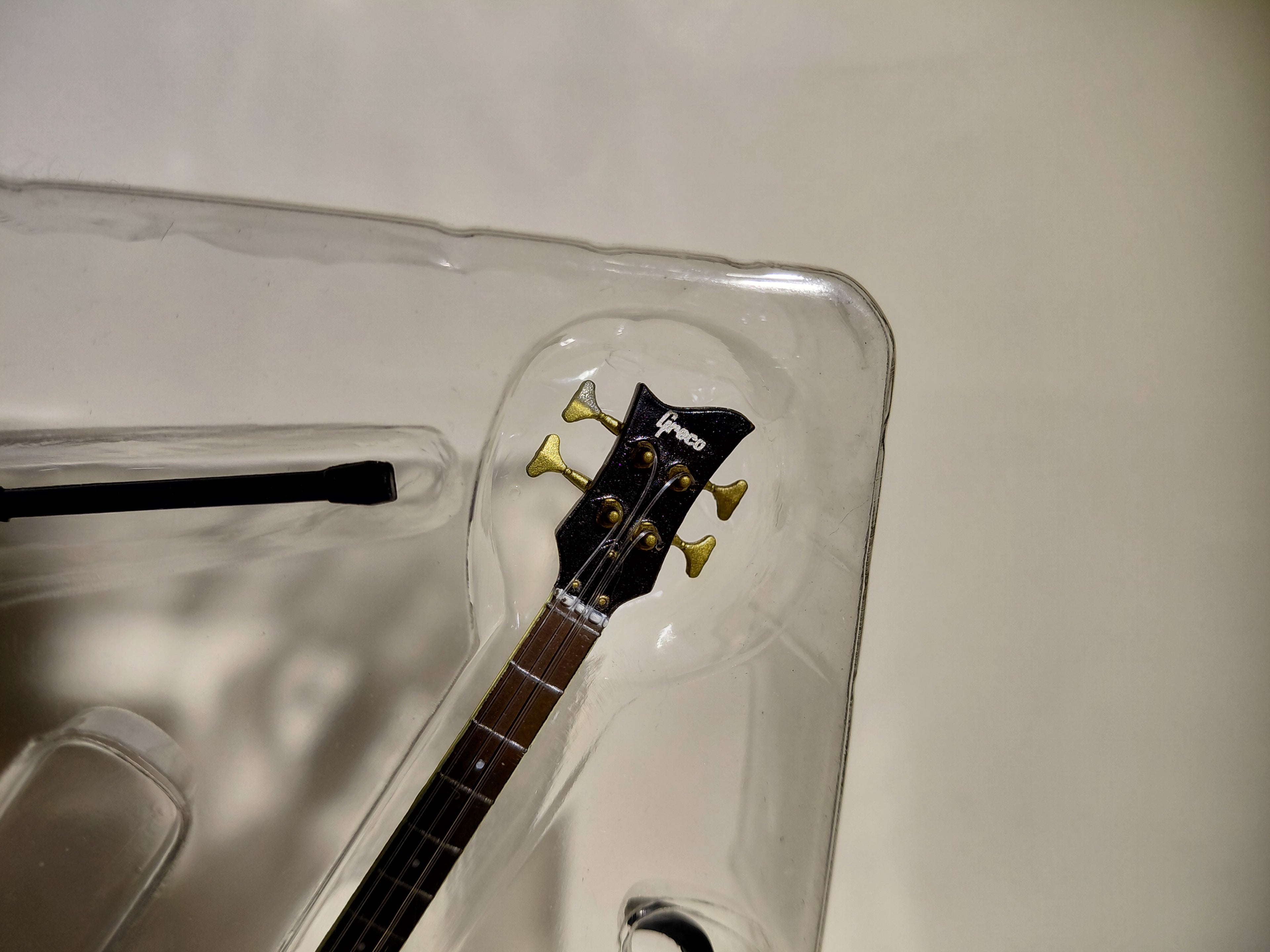 GRECO Violin Bass VB-100 ~THE GUITAR LEGEND by Zemaitis & Greco~ 1/8 Scale Official Guitar Figure ★Paul McCartney ☆Guitar Figure ☆Miniature