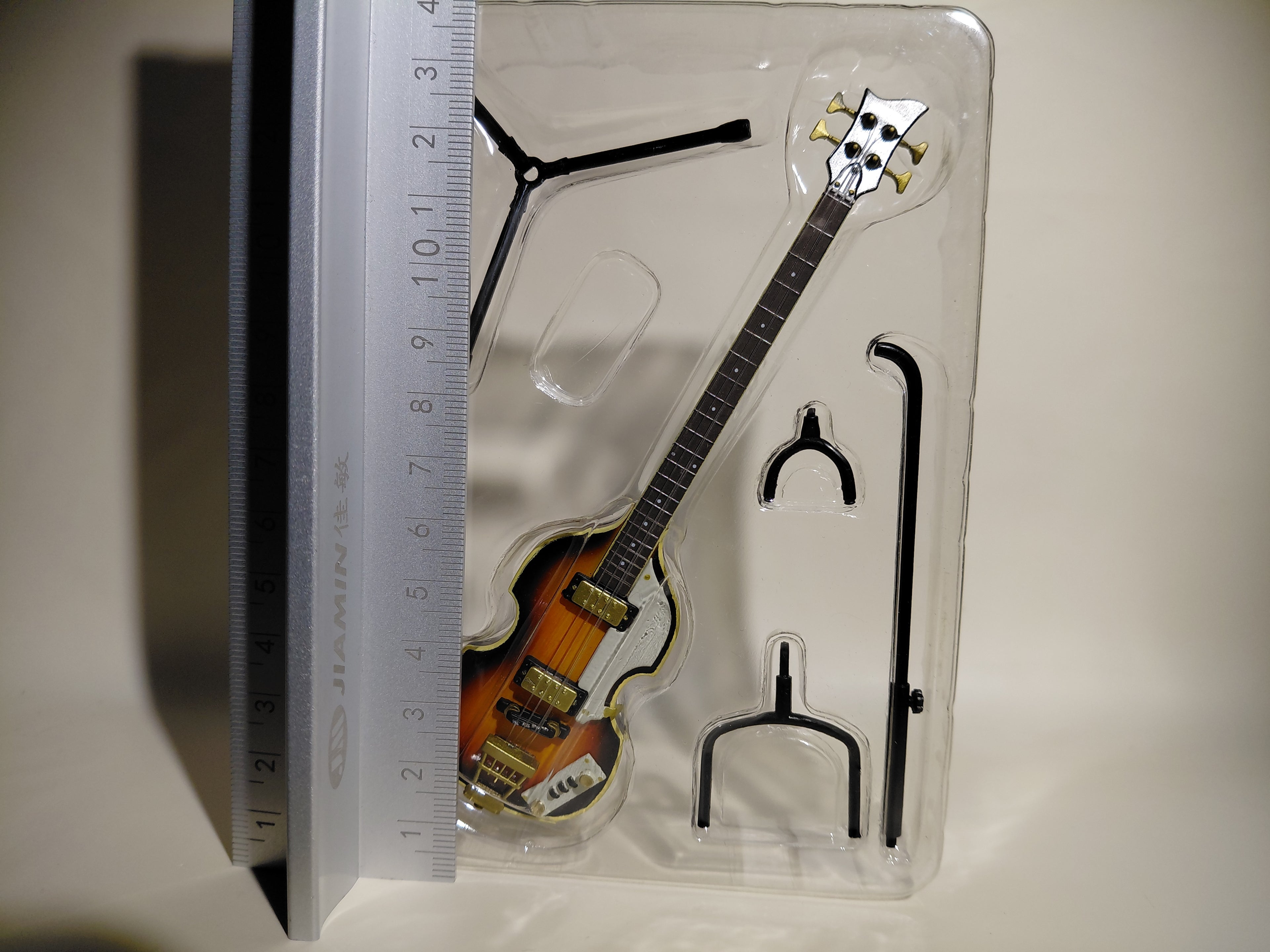 GRECO Violin Bass VB-100 ~THE GUITAR LEGEND by Zemaitis & Greco~ 1/8 Scale Official Guitar Figure ★Paul McCartney ☆Guitar Figure ☆Miniature