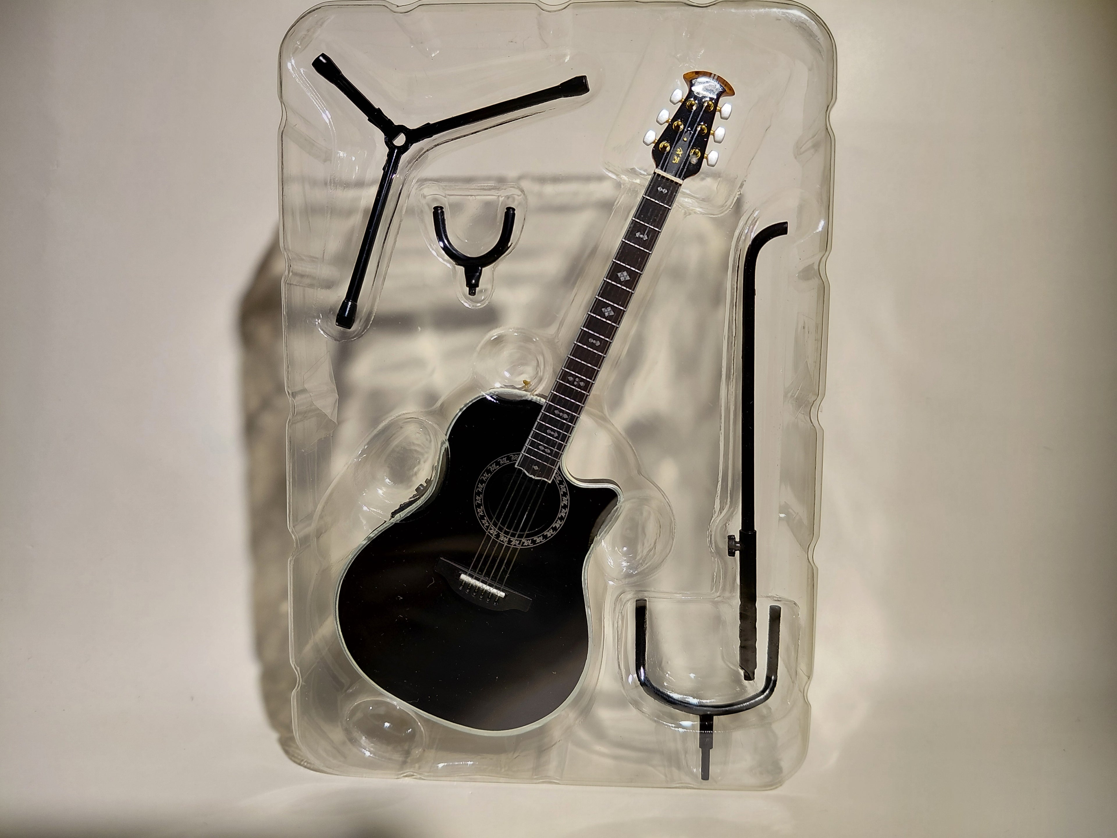 Ovation Guitar Collection - Custom Legend c2079lx-5 scale 1/8 Media Factory