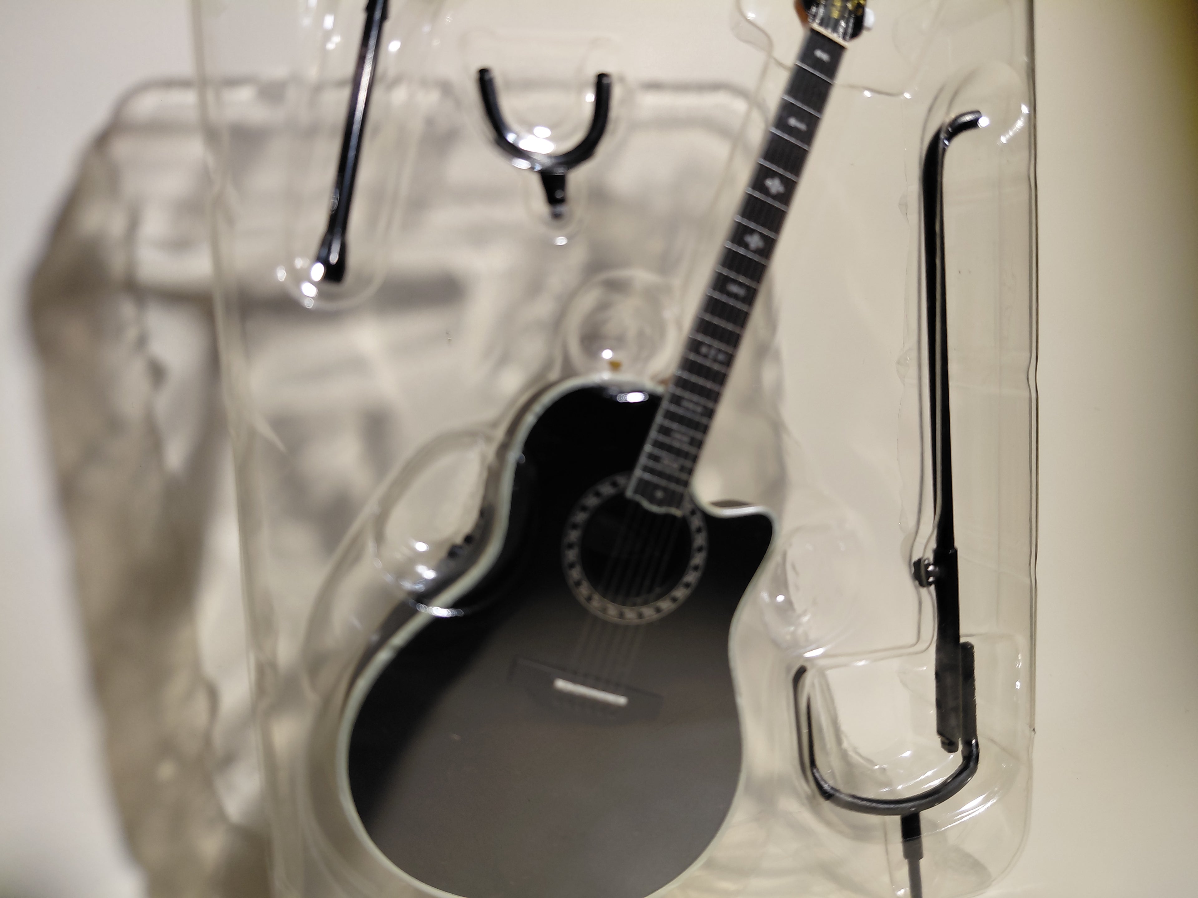 Ovation Guitar Collection - Custom Legend c2079lx-5 scale 1/8 Media Factory