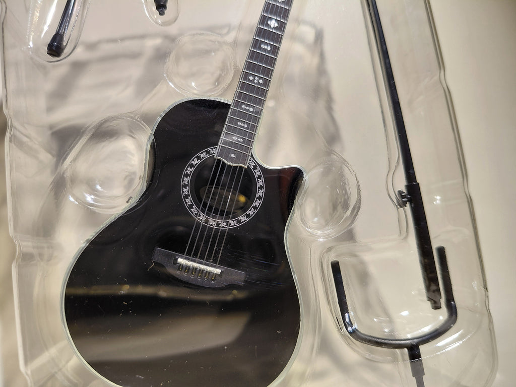 Ovation Guitar Collection - Custom Legend c2079lx-5 scale 1/8 Media Factory